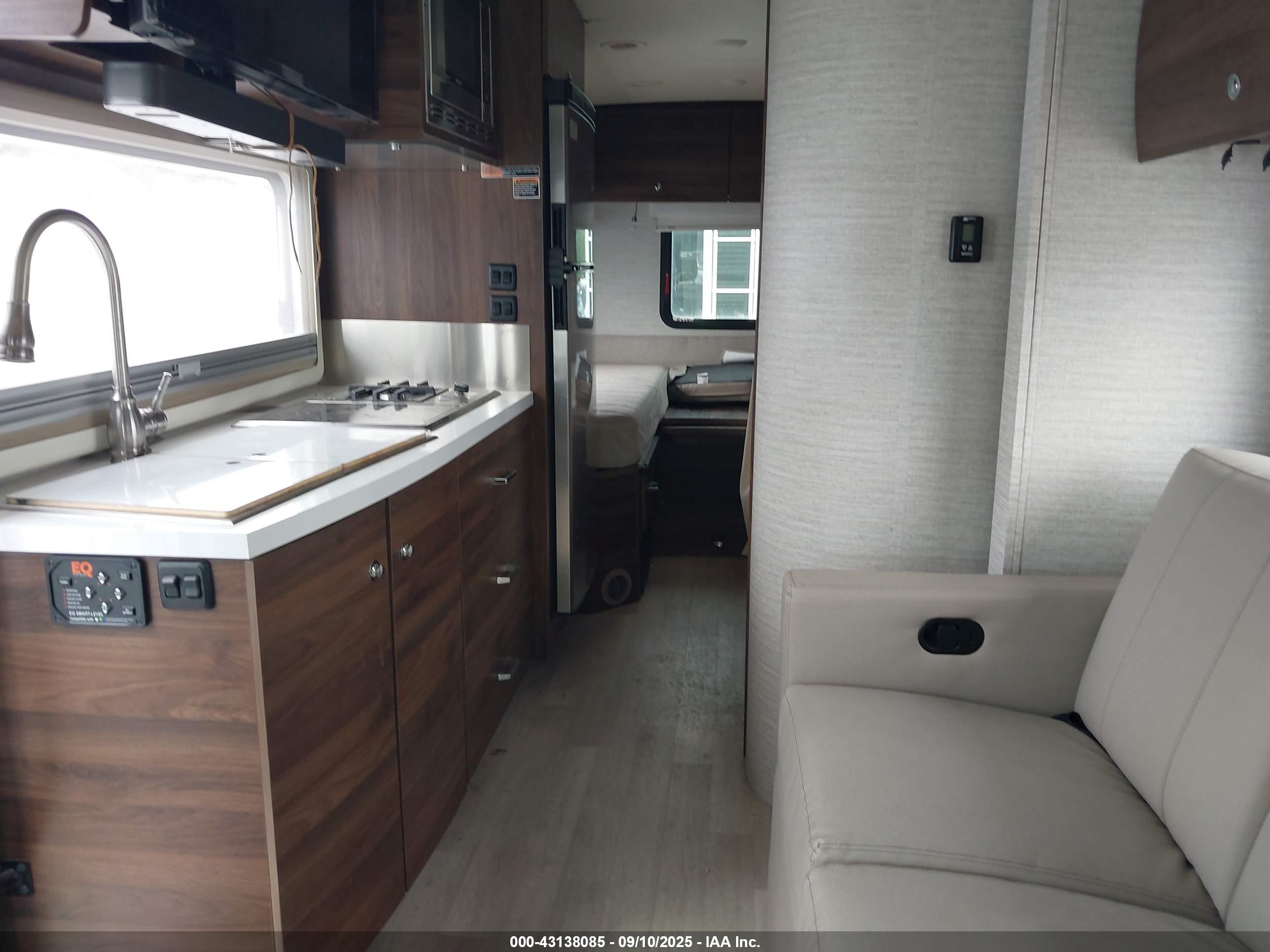WINNEBAGO SPRINTER image 8