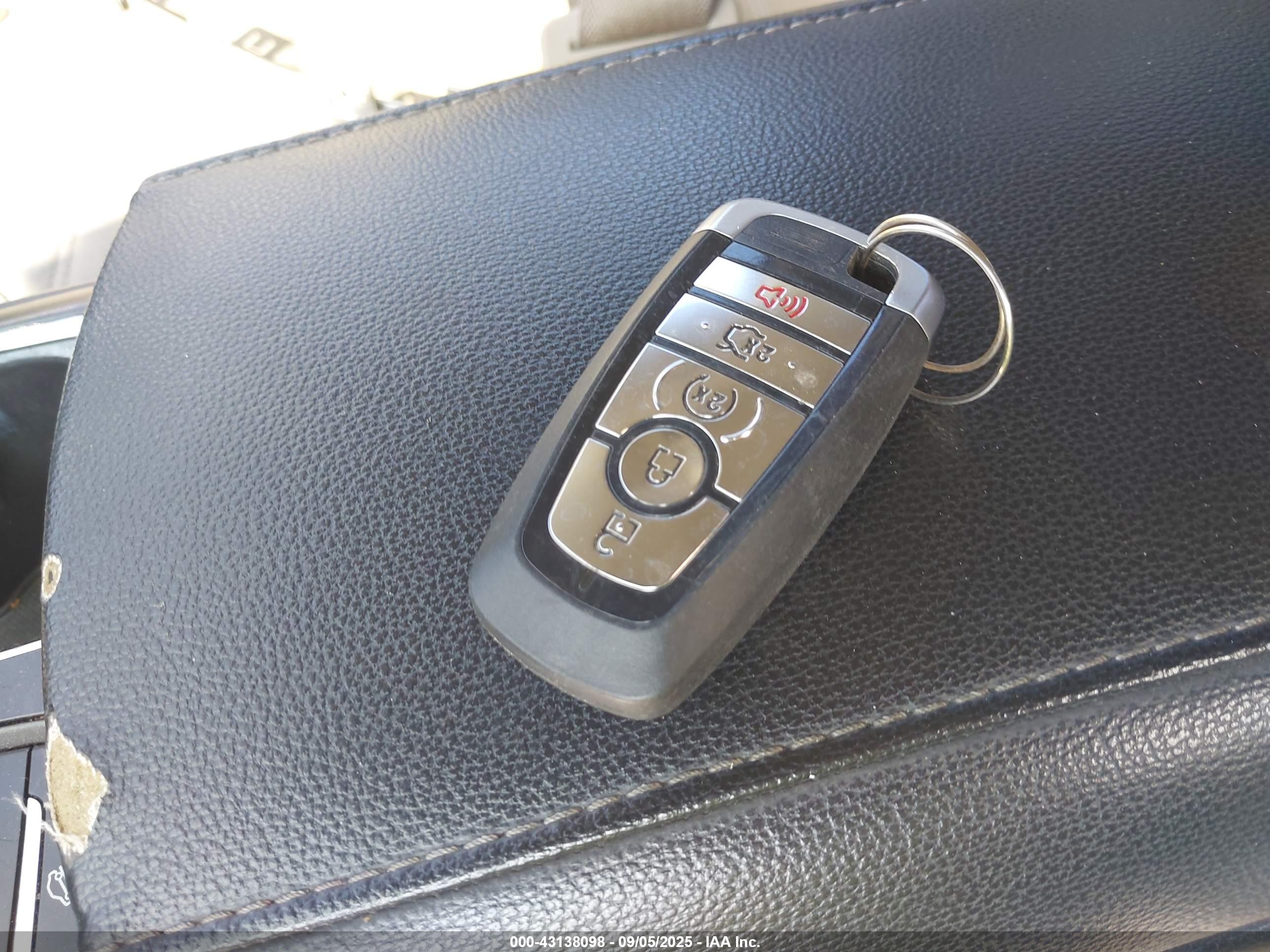 FORD FUSION image 11
