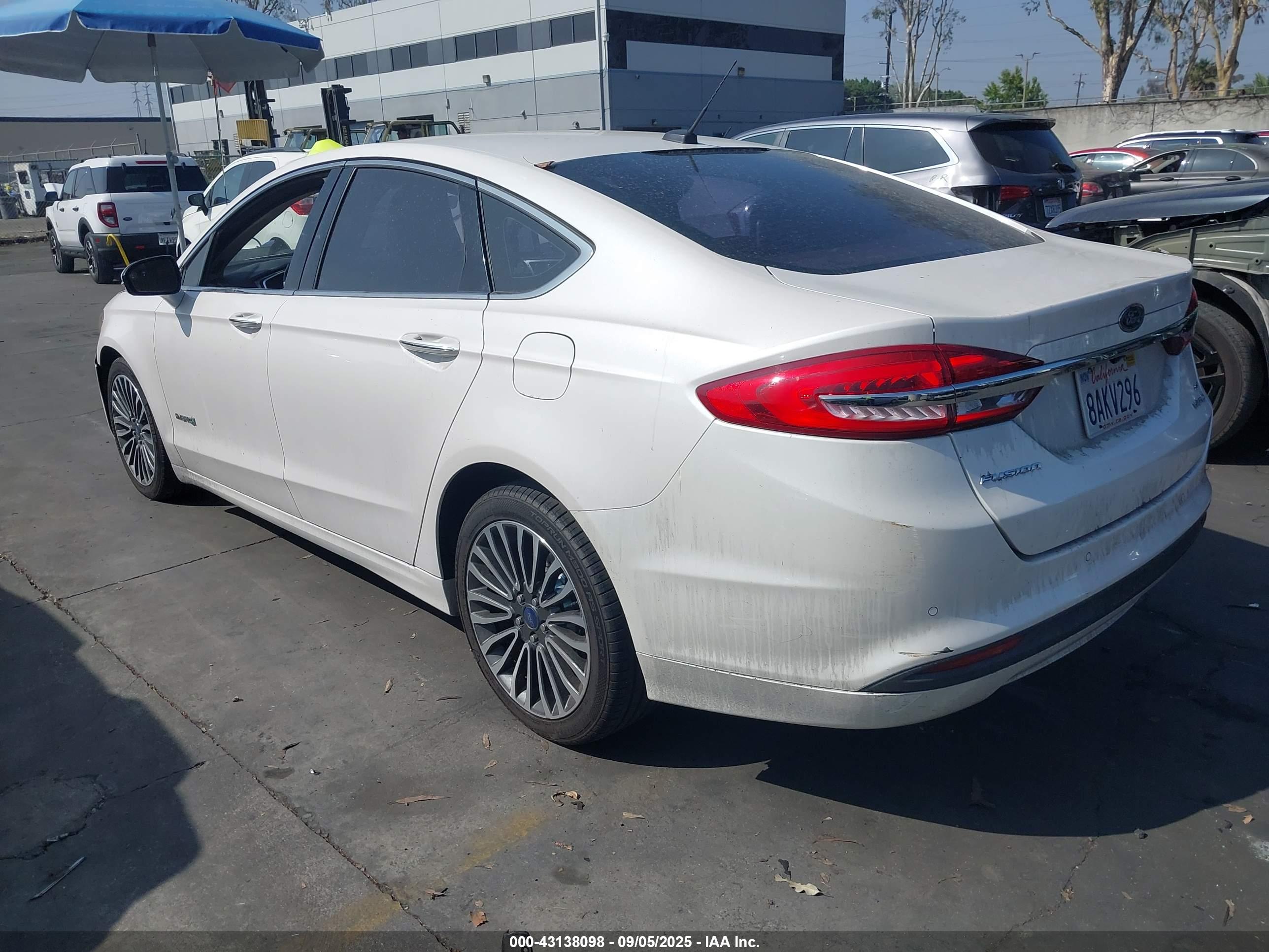 FORD FUSION image 3