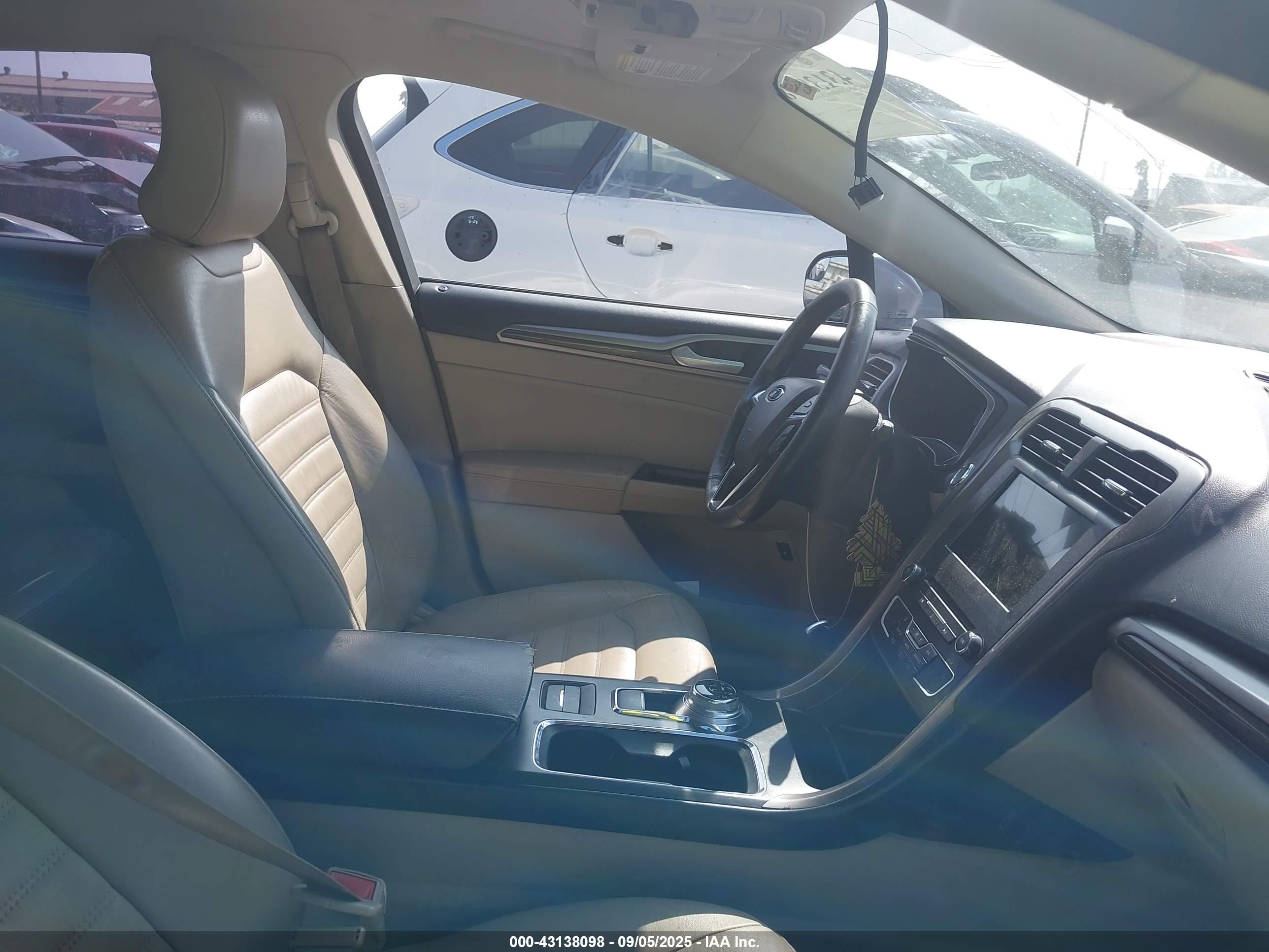FORD FUSION image 5
