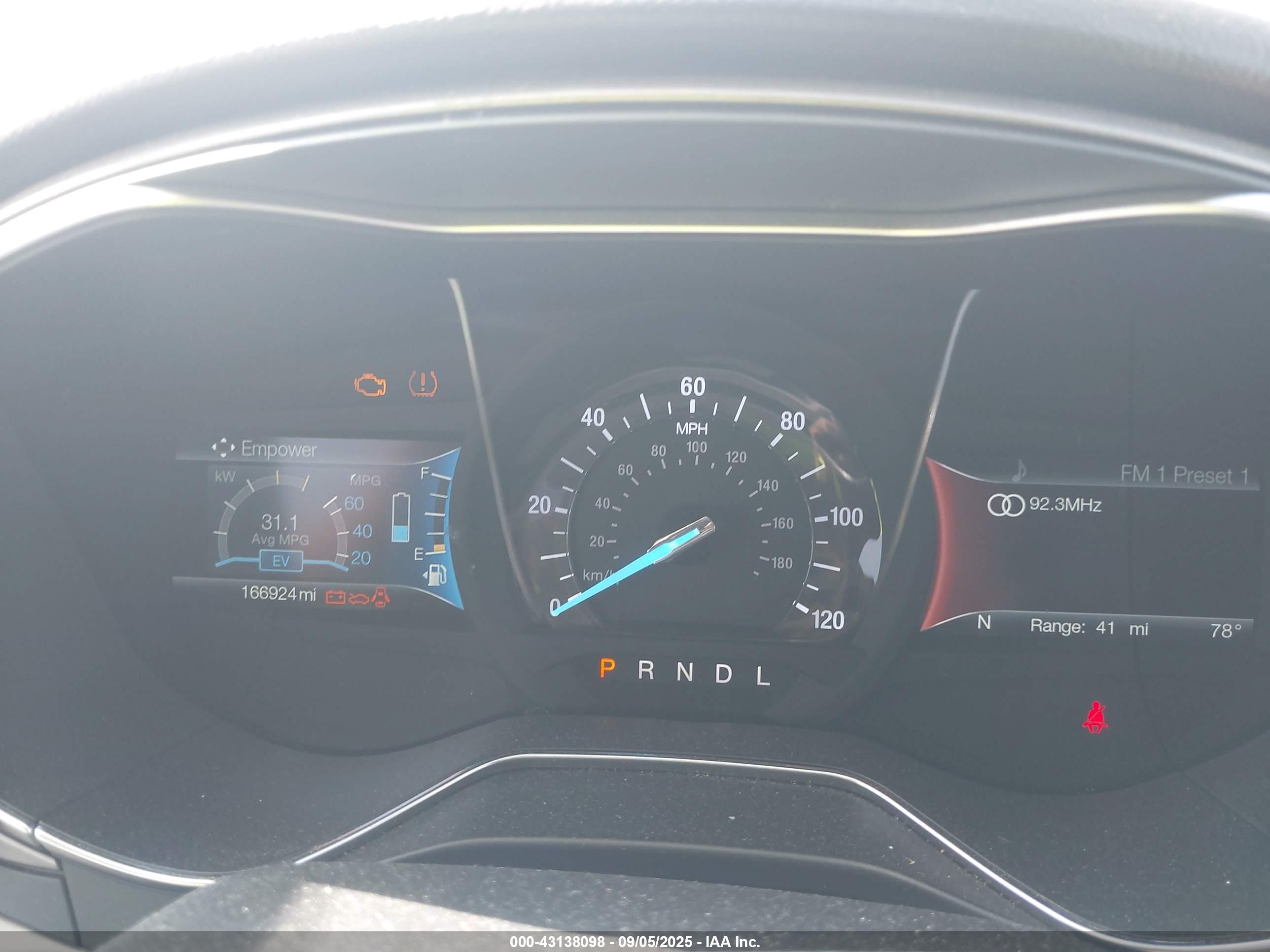 FORD FUSION image 7