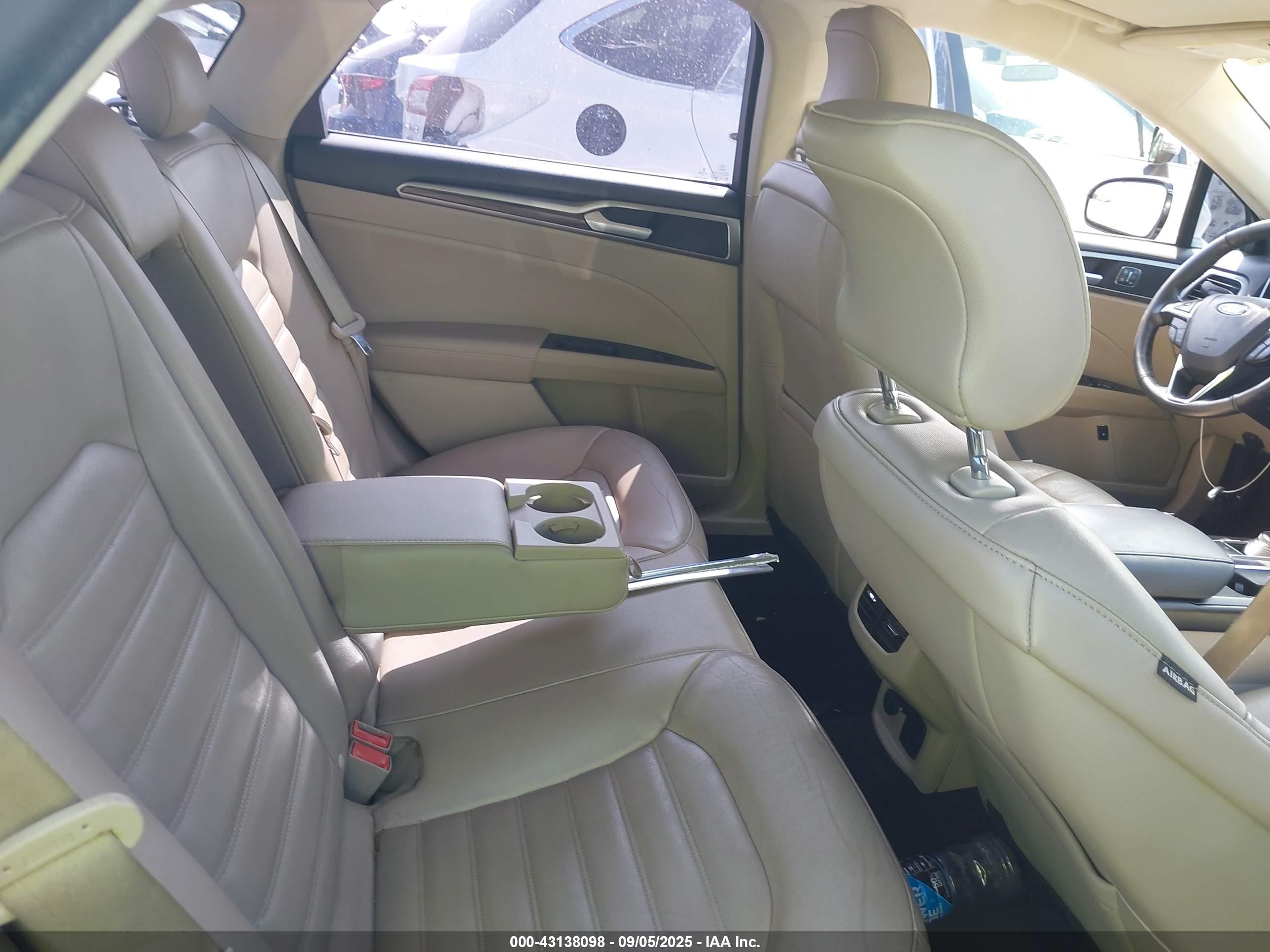 FORD FUSION image 8