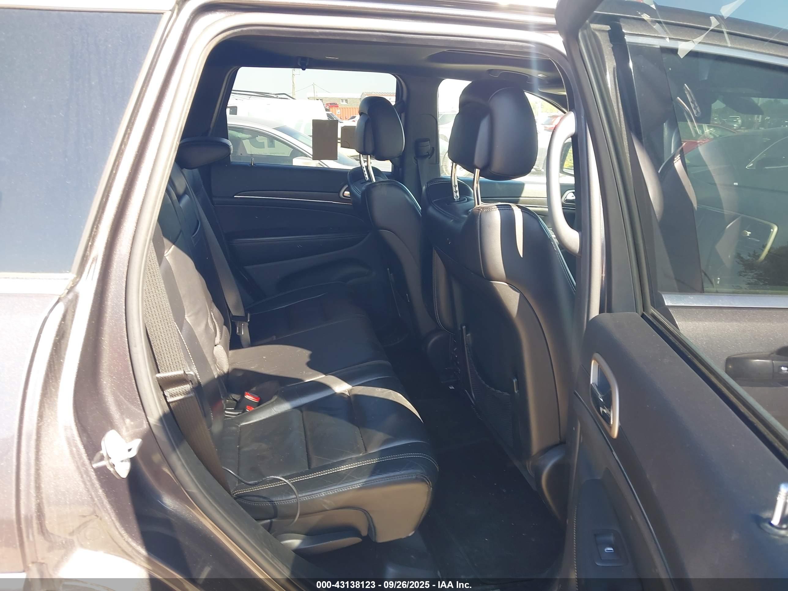 JEEP GRAND image 8
