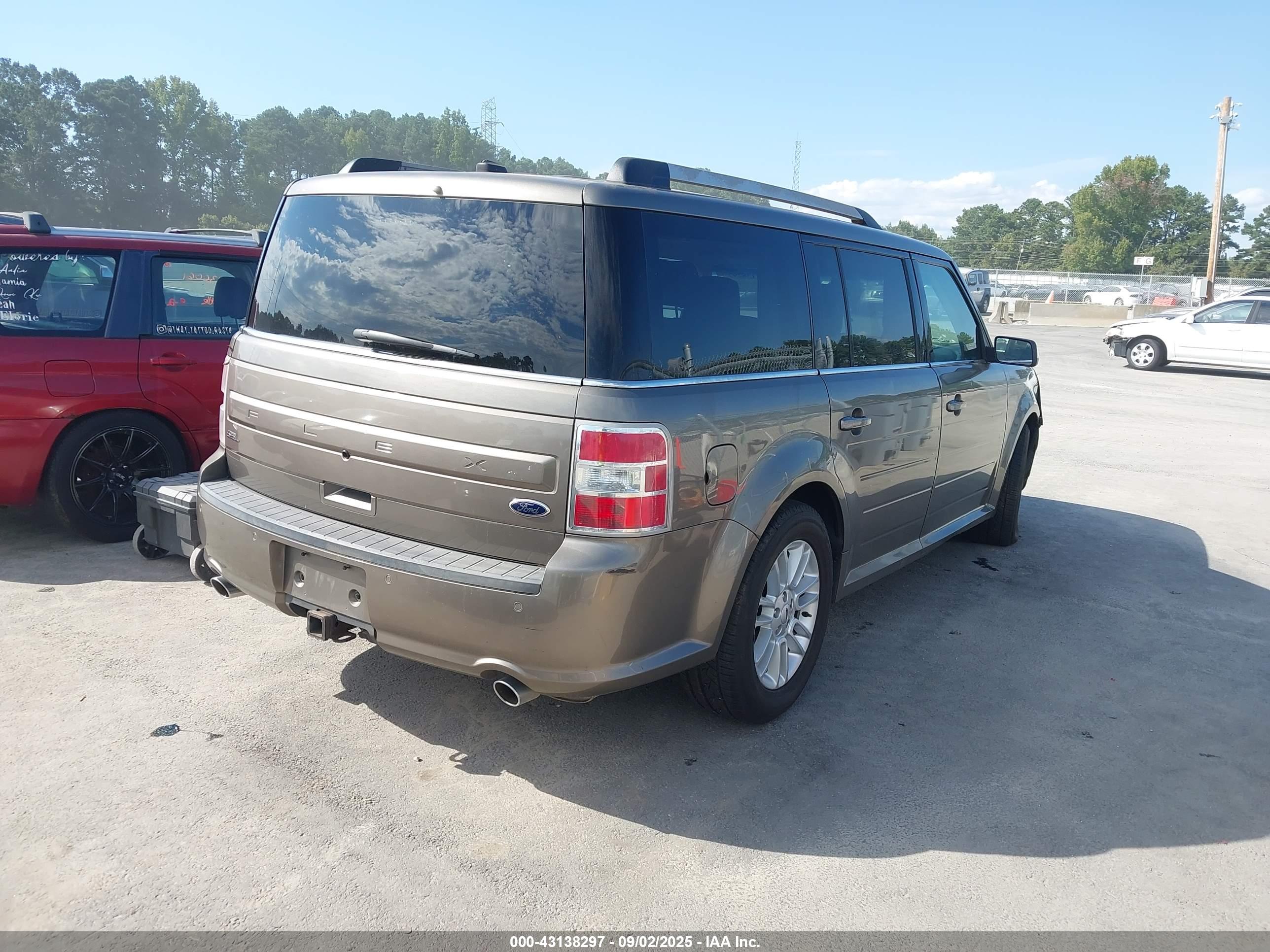 FORD FLEX image 4