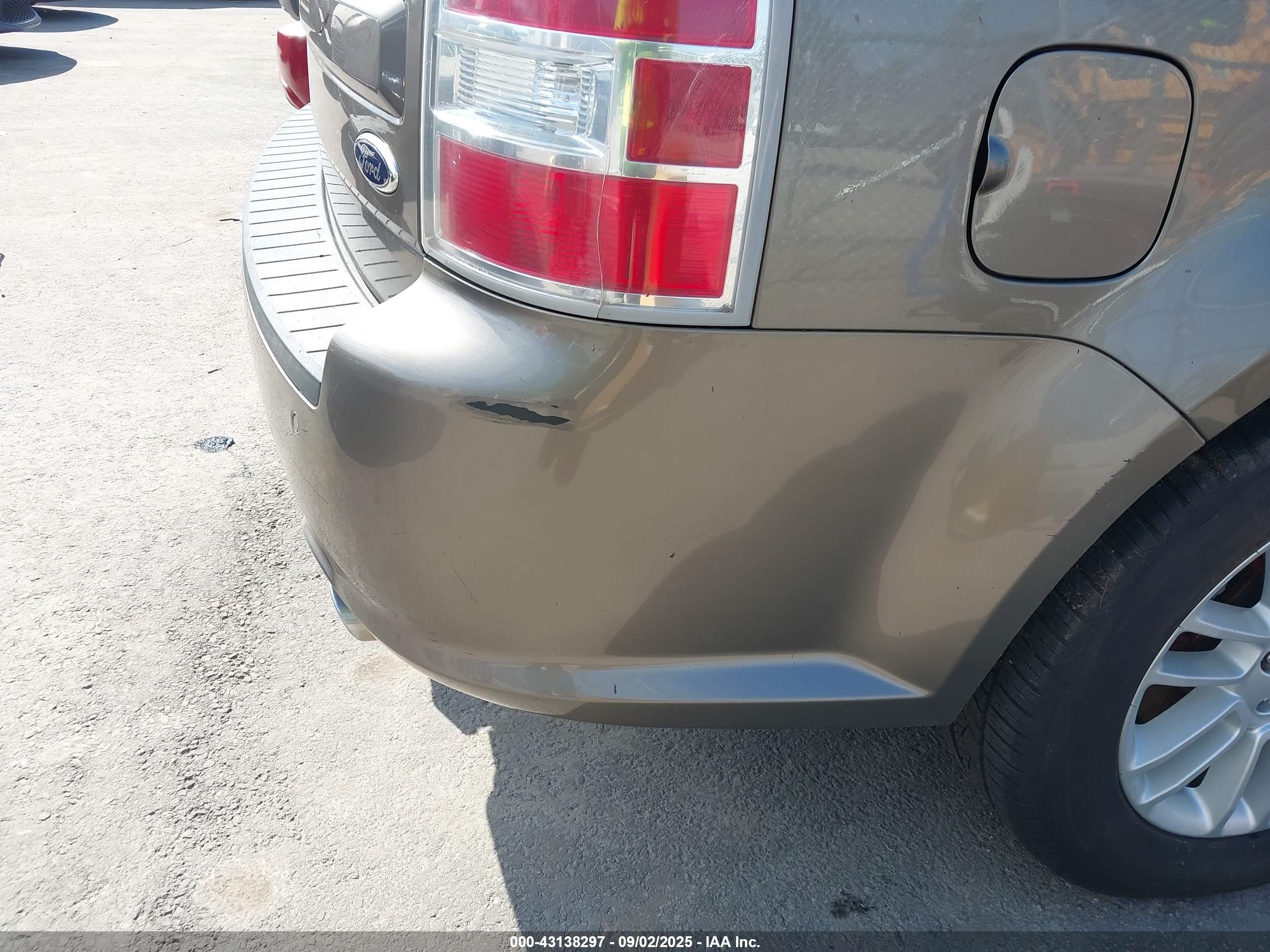 FORD FLEX image 6