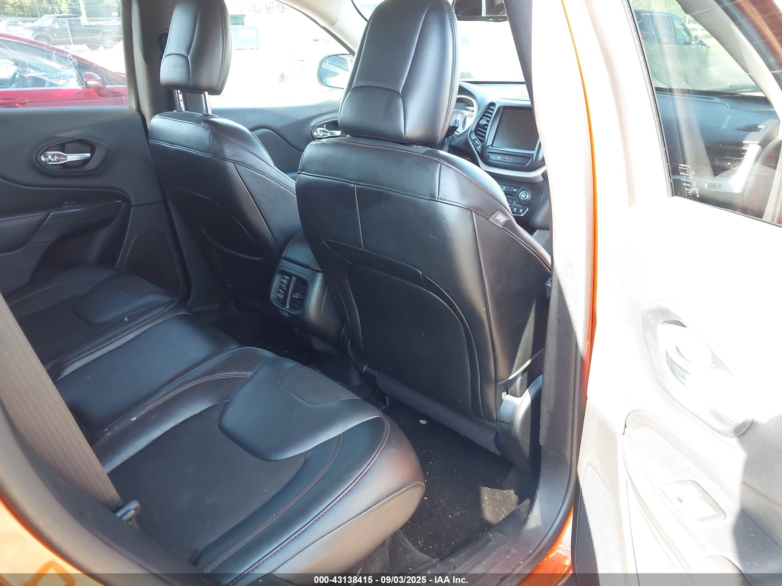 JEEP CHEROKEE image 8