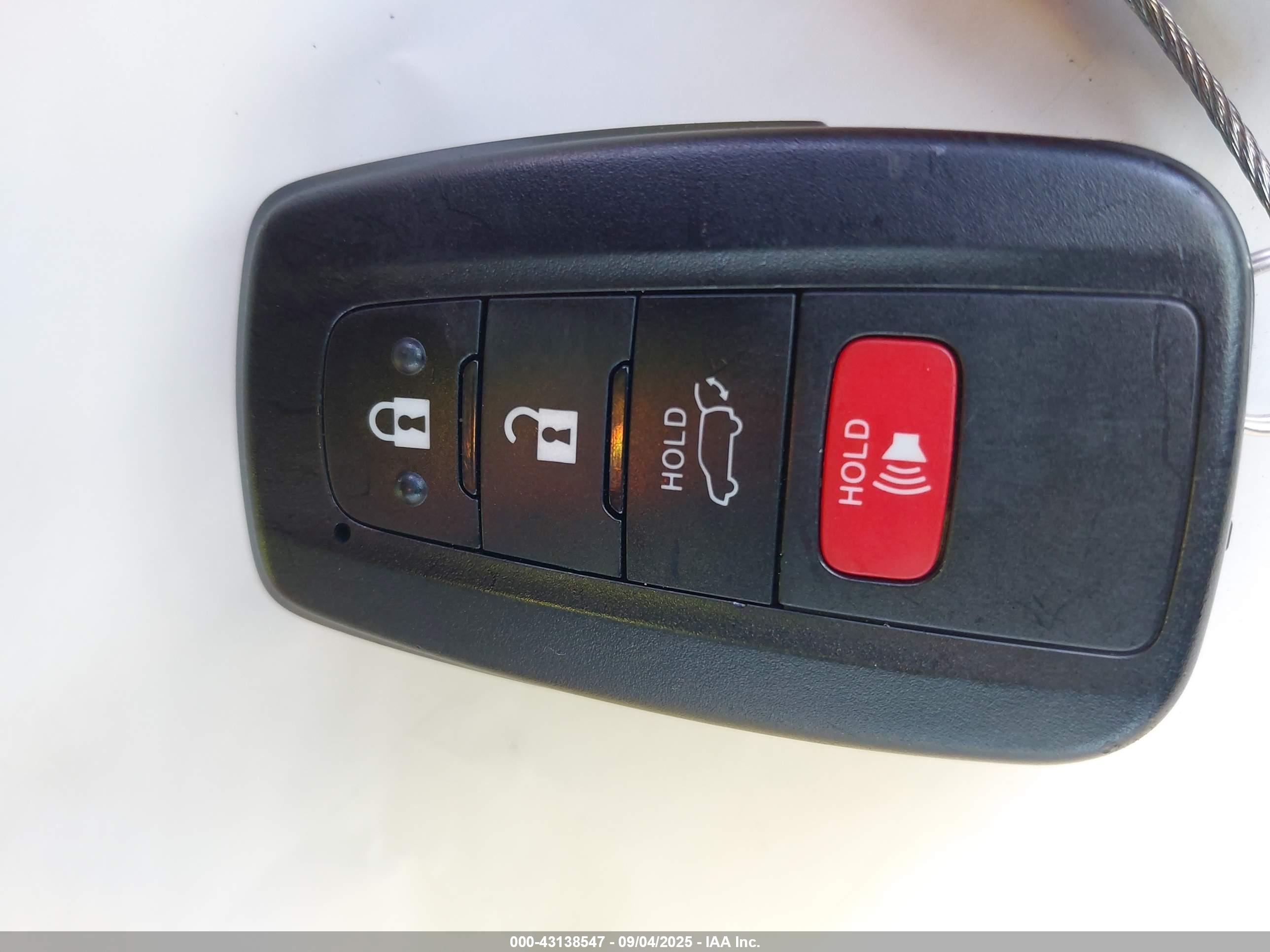 TOYOTA RAV4 image 11