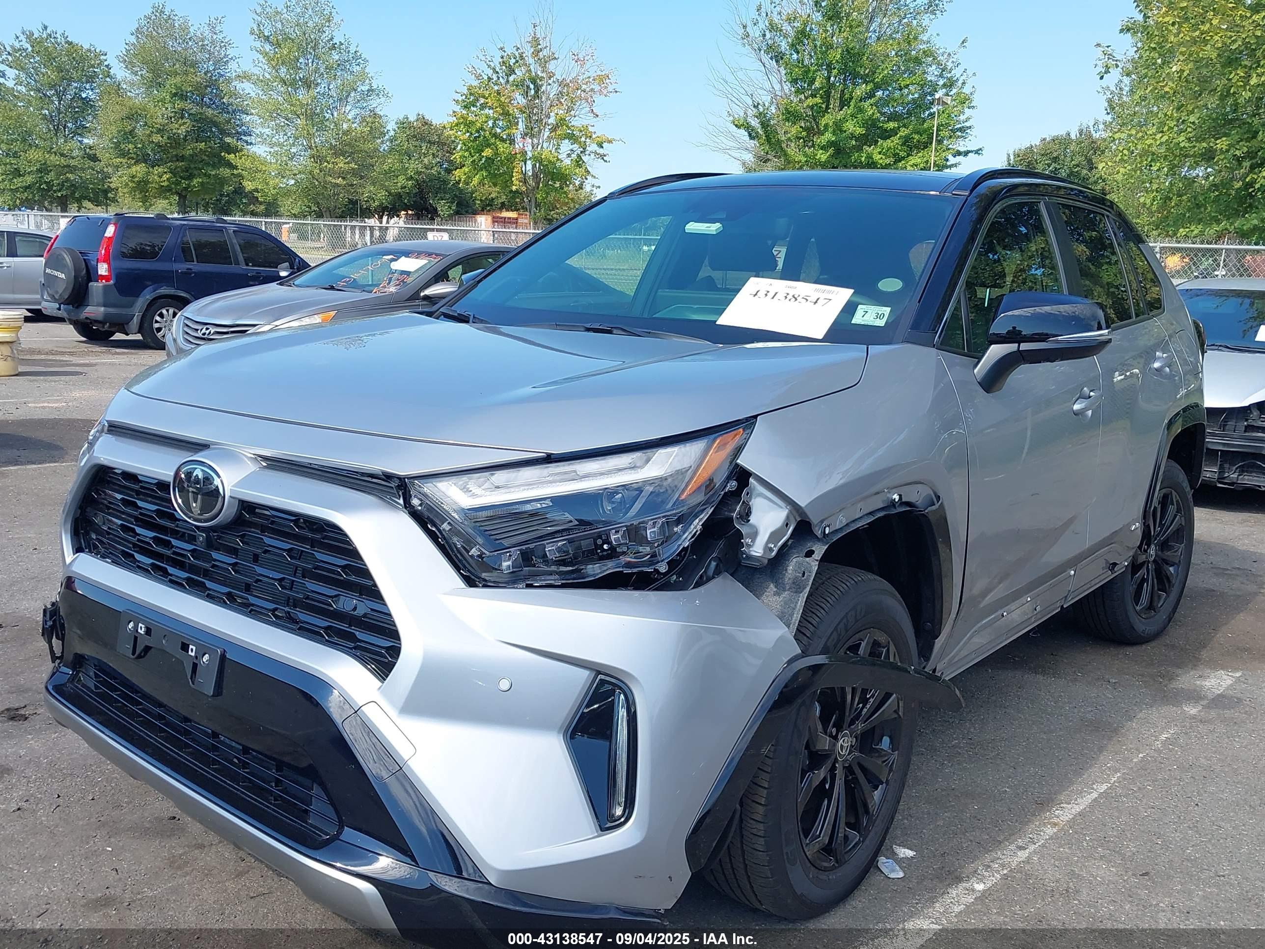 TOYOTA RAV4 image 2