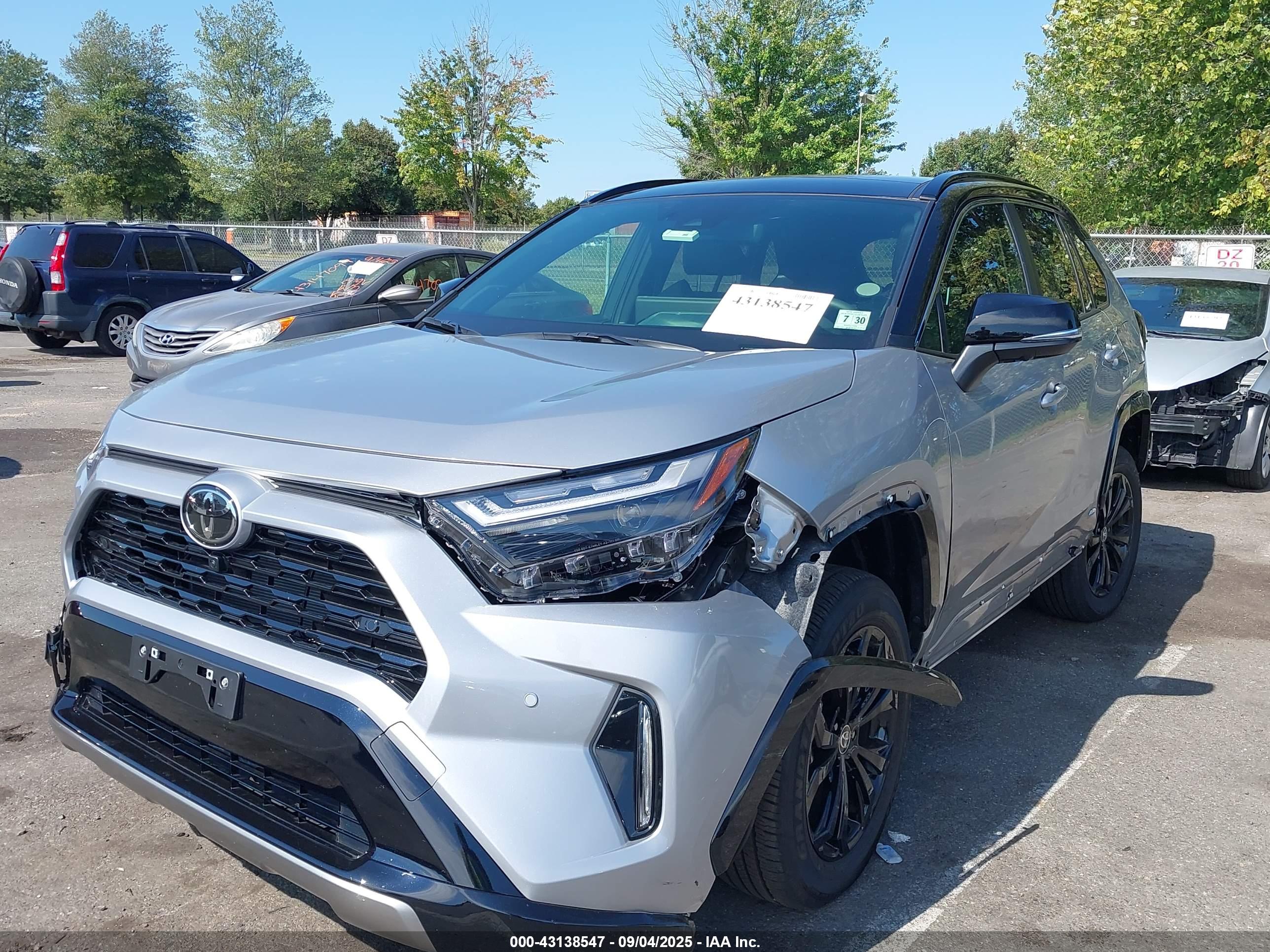 TOYOTA RAV4 image 6