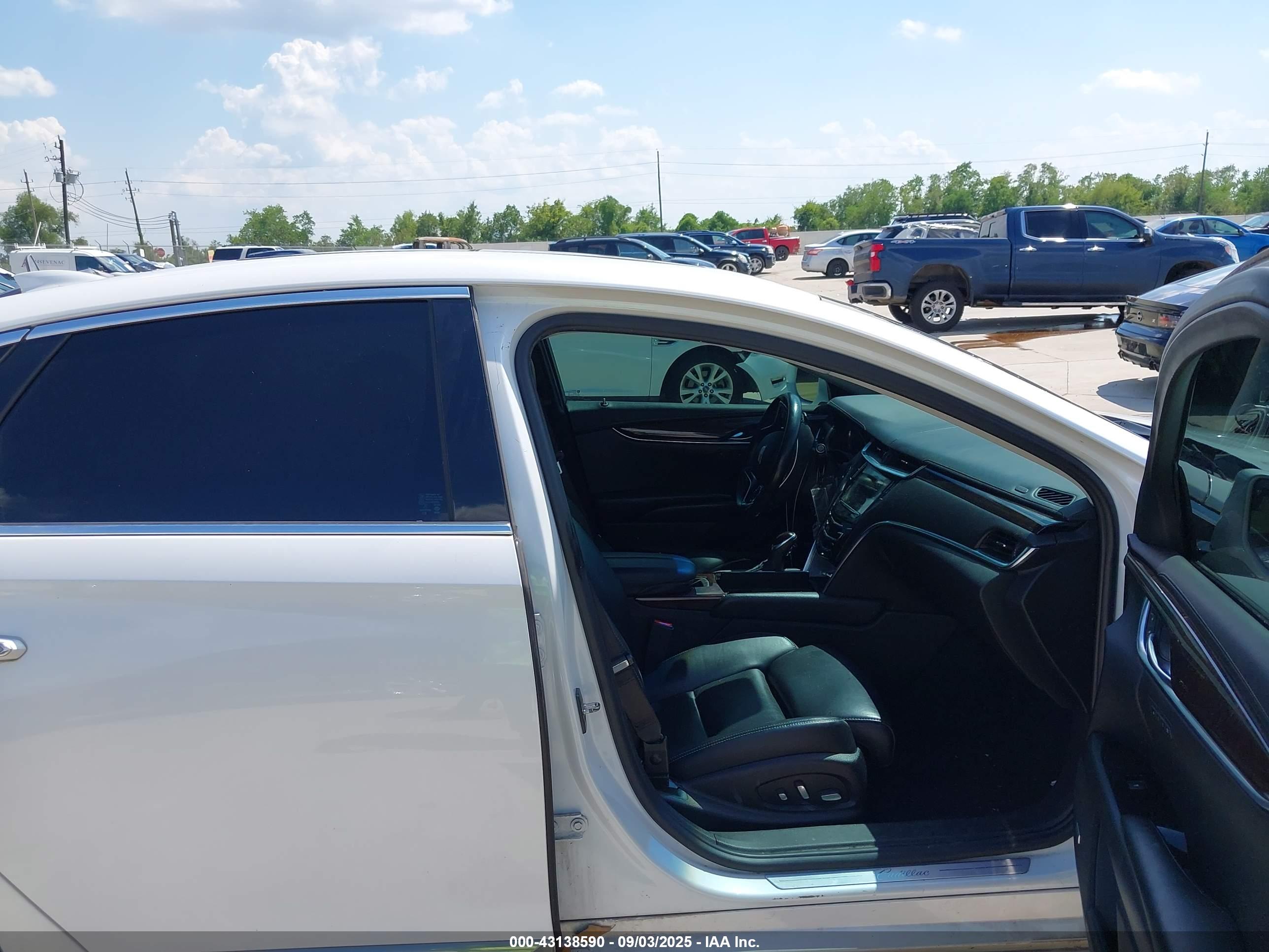 CADILLAC XTS image 5