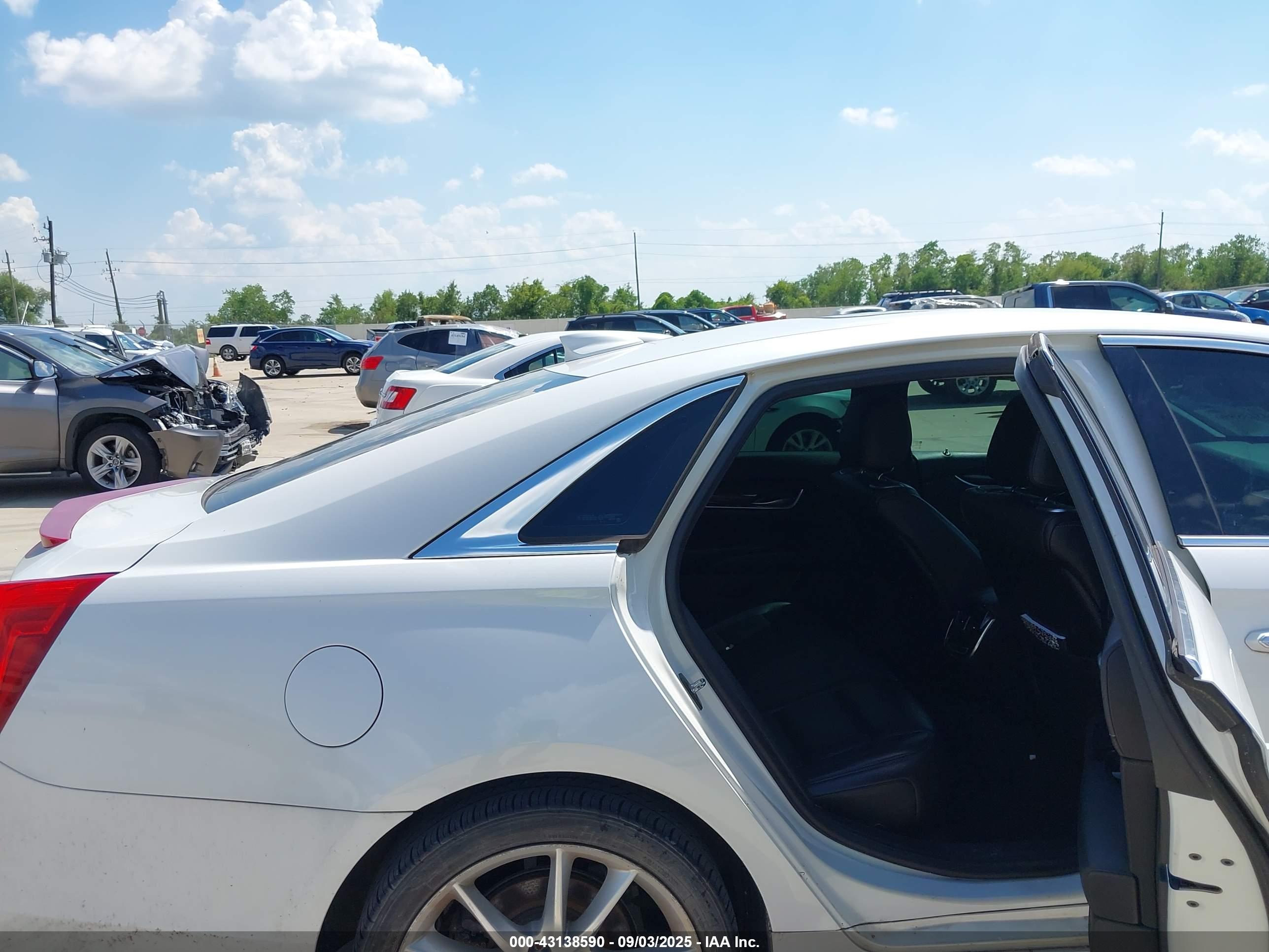 CADILLAC XTS image 8