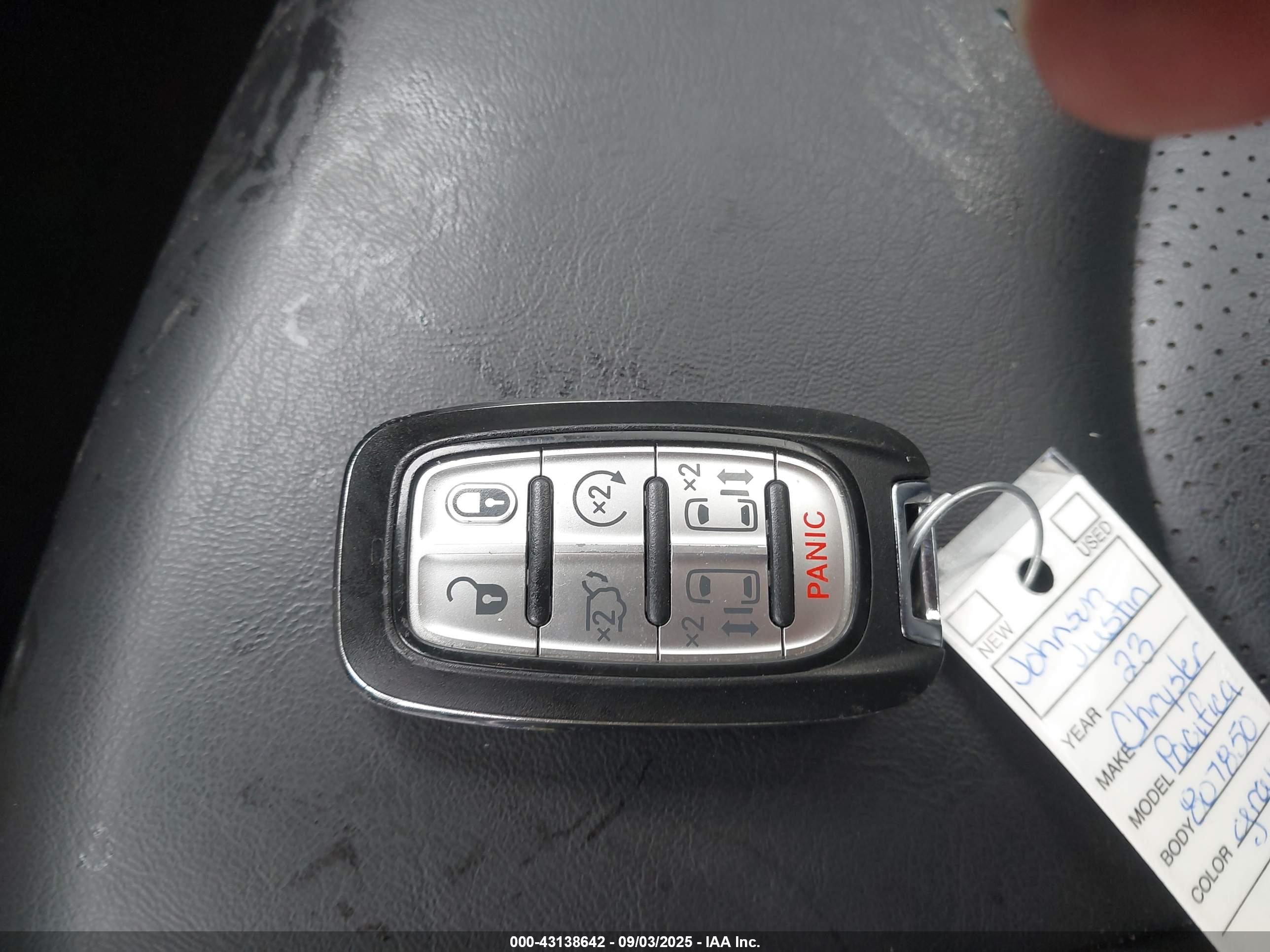 CHRYSLER PACIFICA image 11