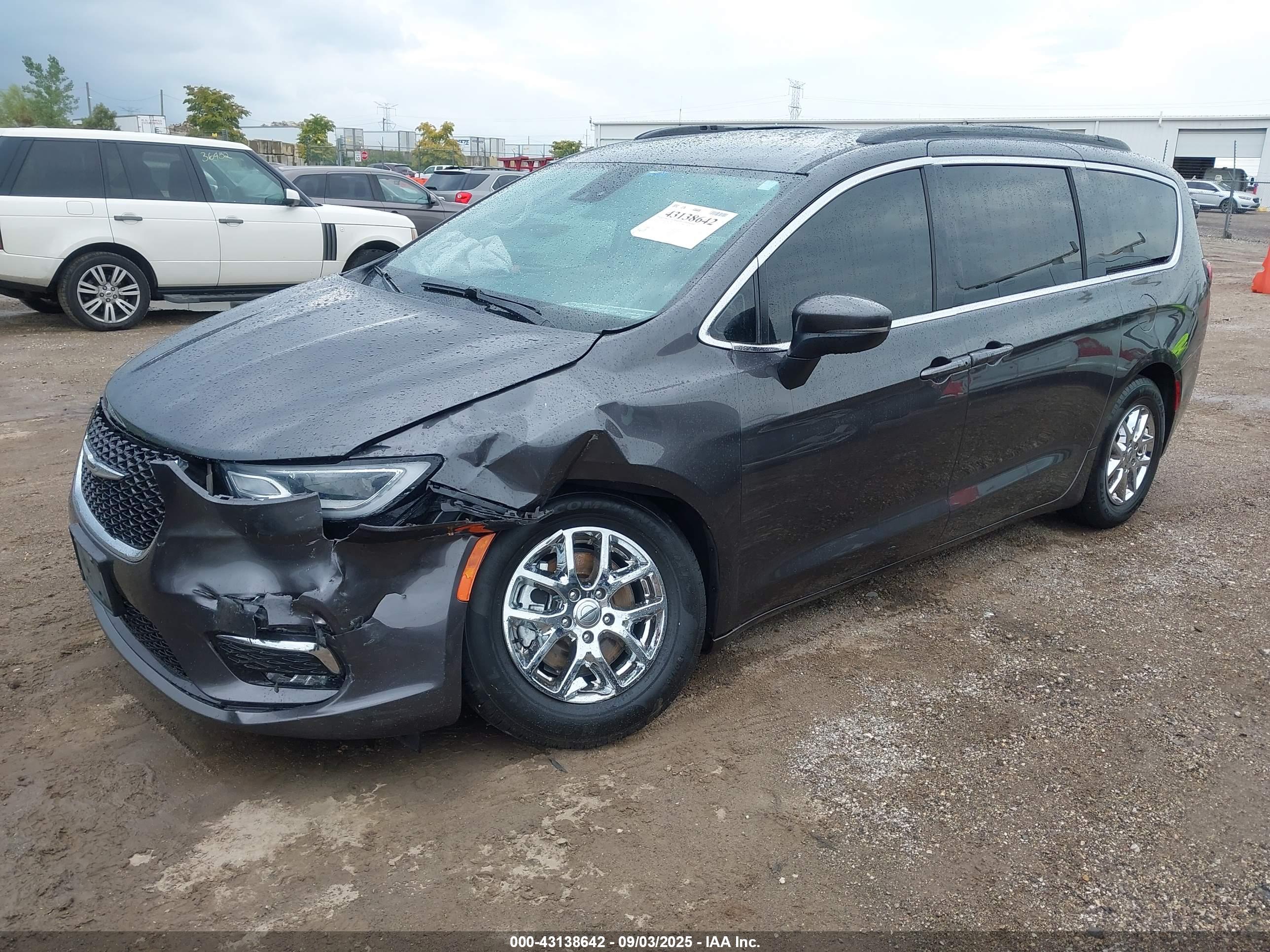 CHRYSLER PACIFICA image 2