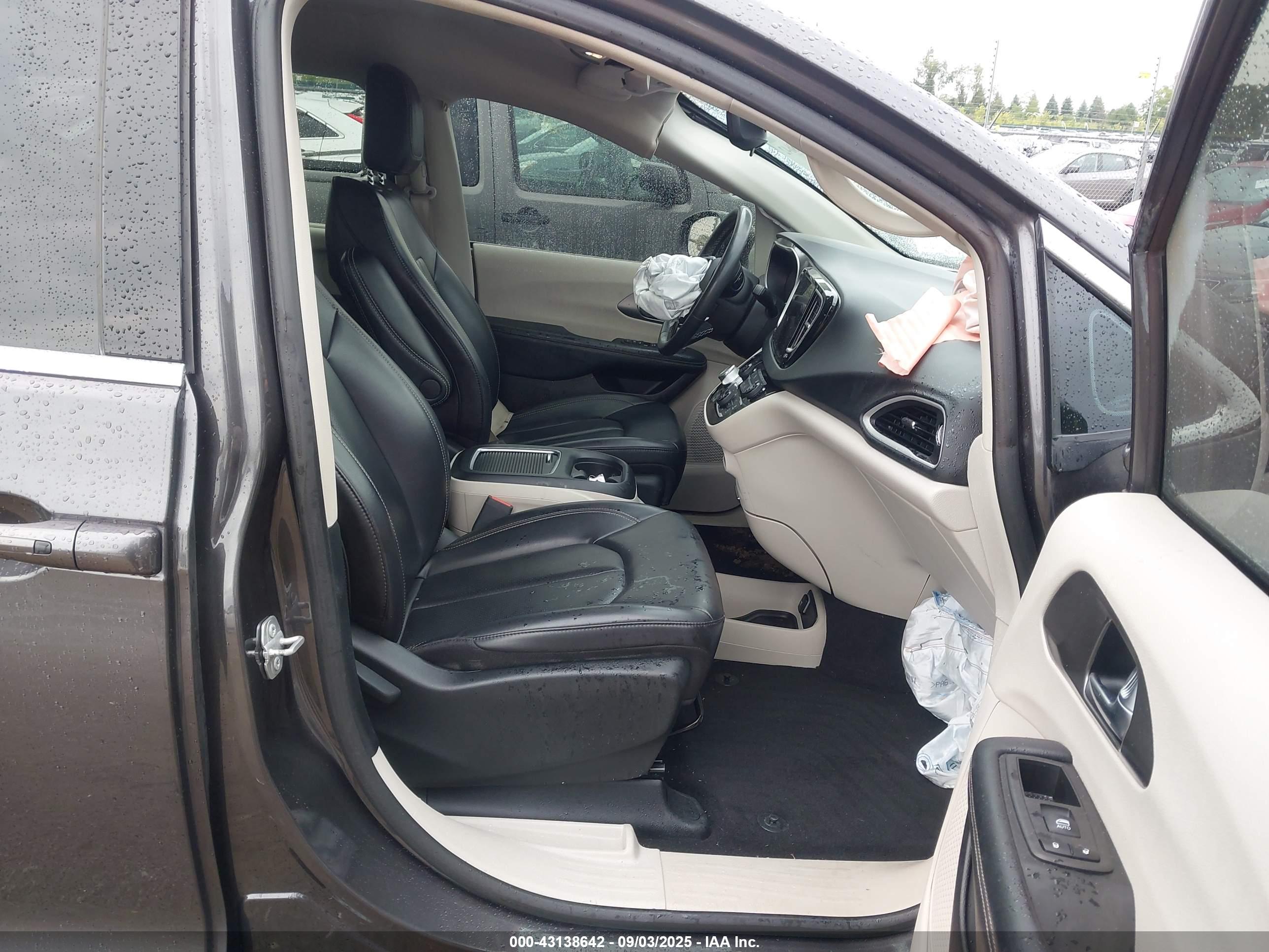 CHRYSLER PACIFICA image 5