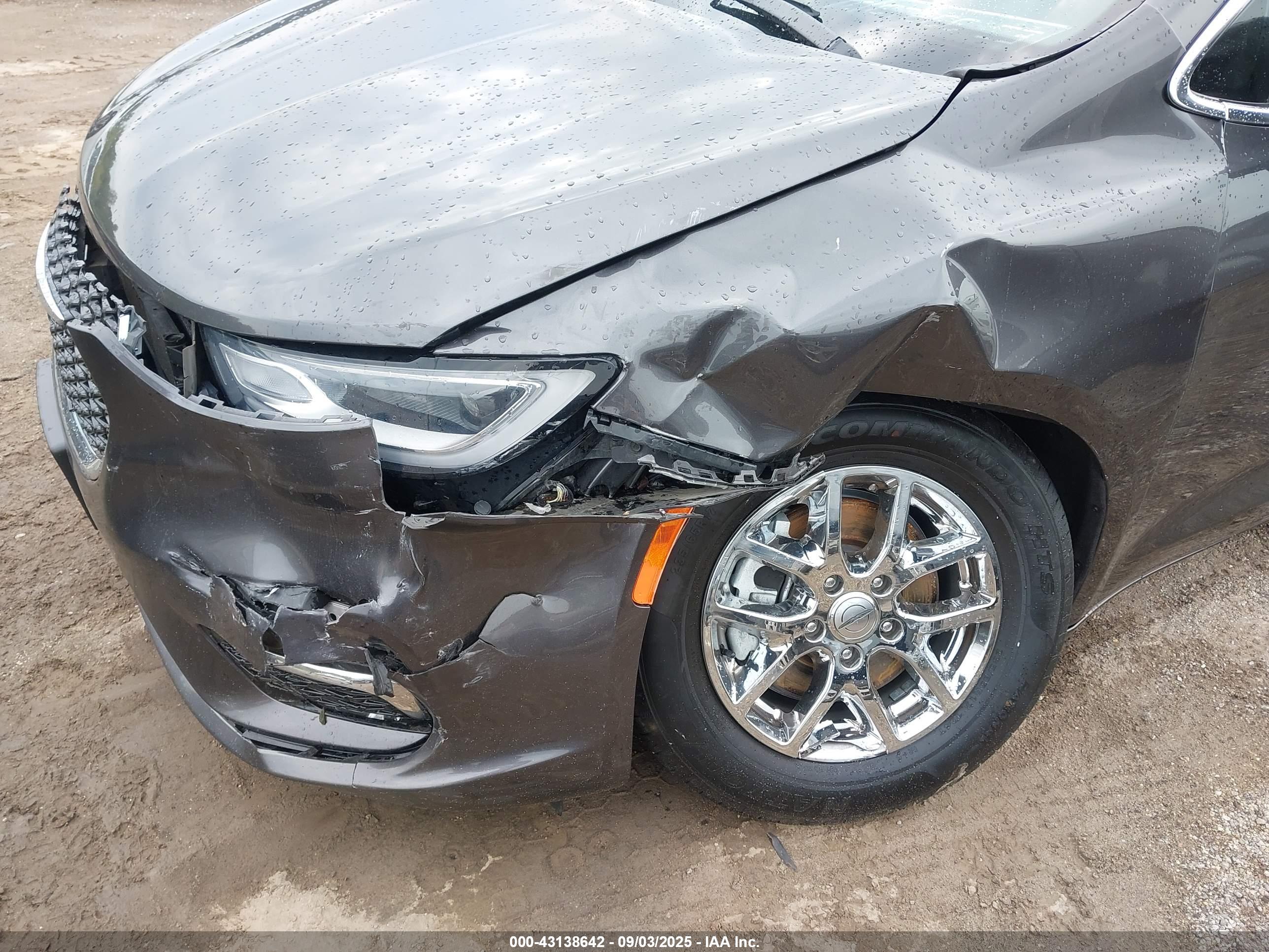 CHRYSLER PACIFICA image 6