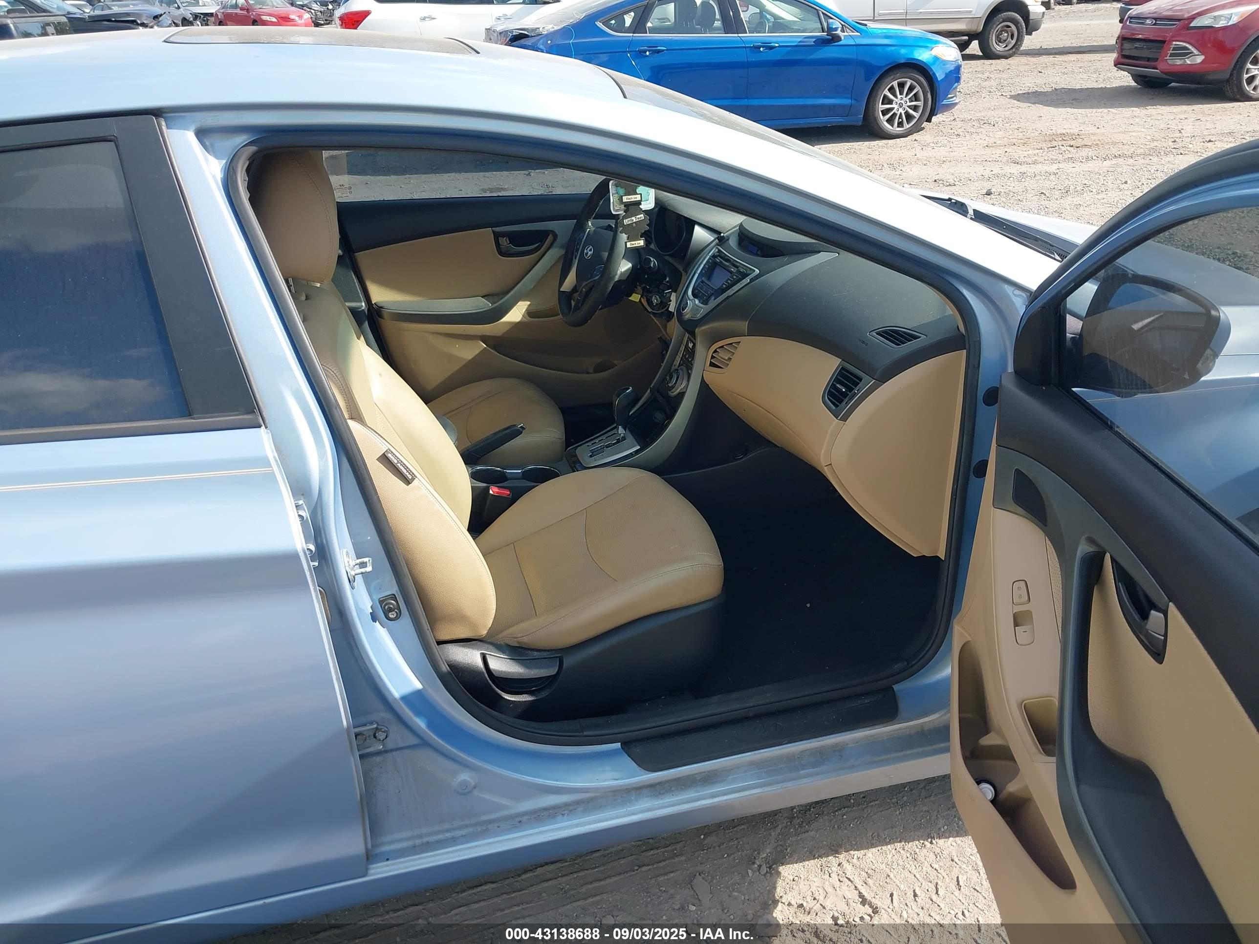 HYUNDAI ELANTRA image 5