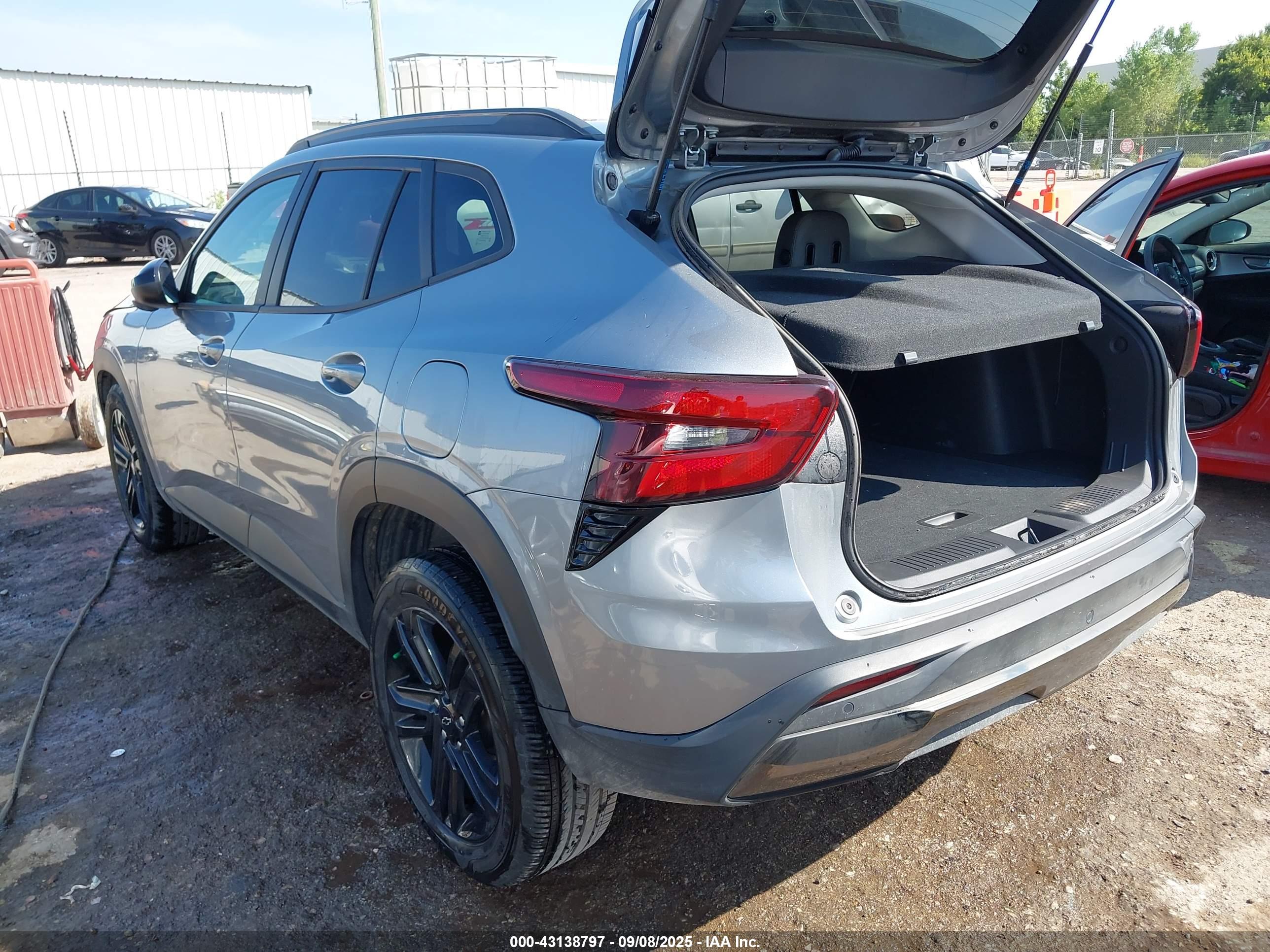 CHEVROLET TRAX image 3