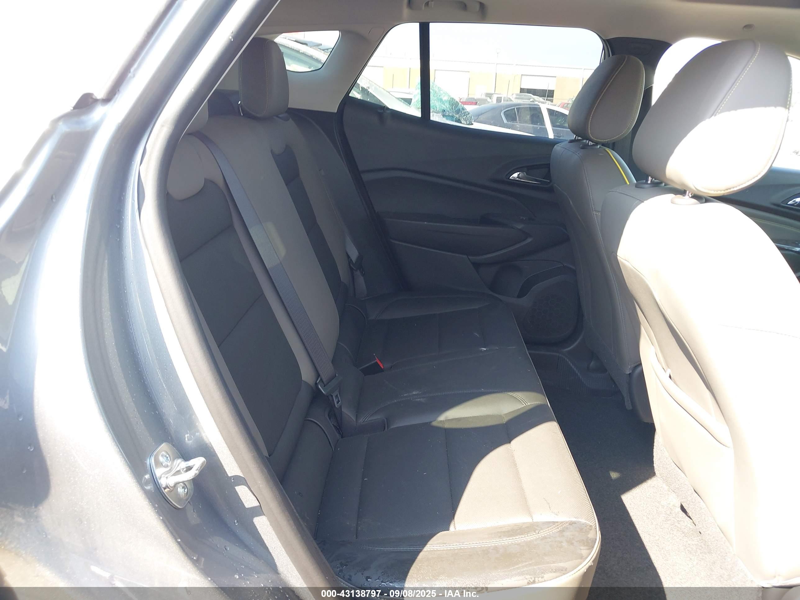 CHEVROLET TRAX image 8