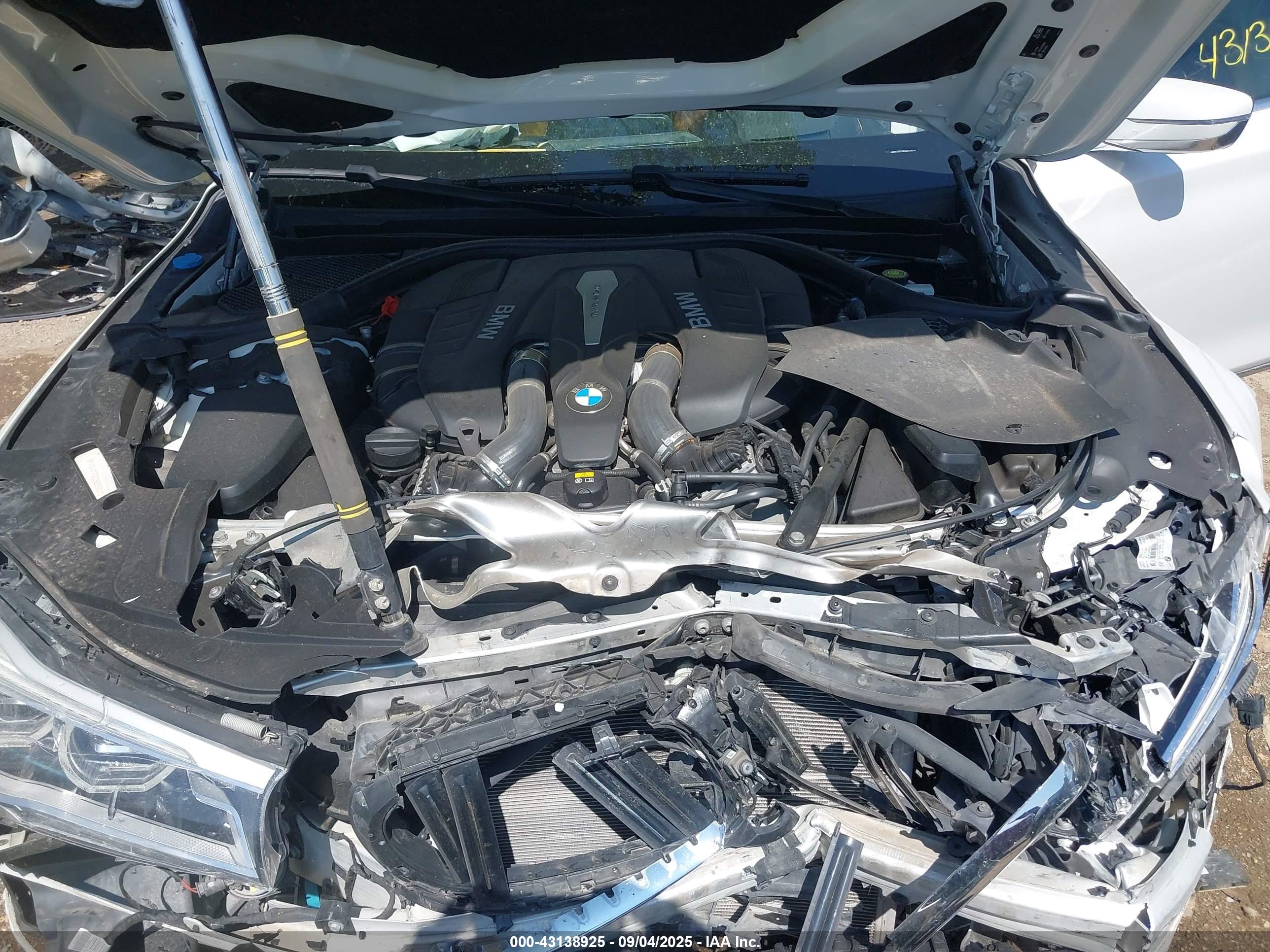 BMW 750I image 10
