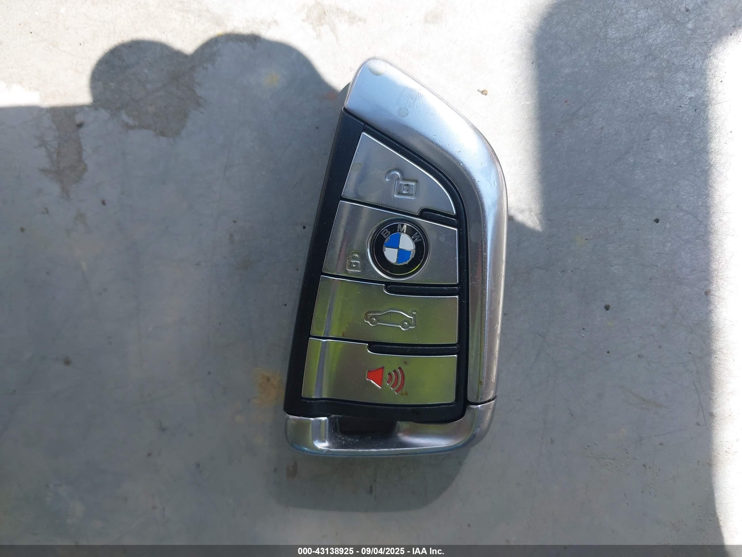 BMW 750I image 11