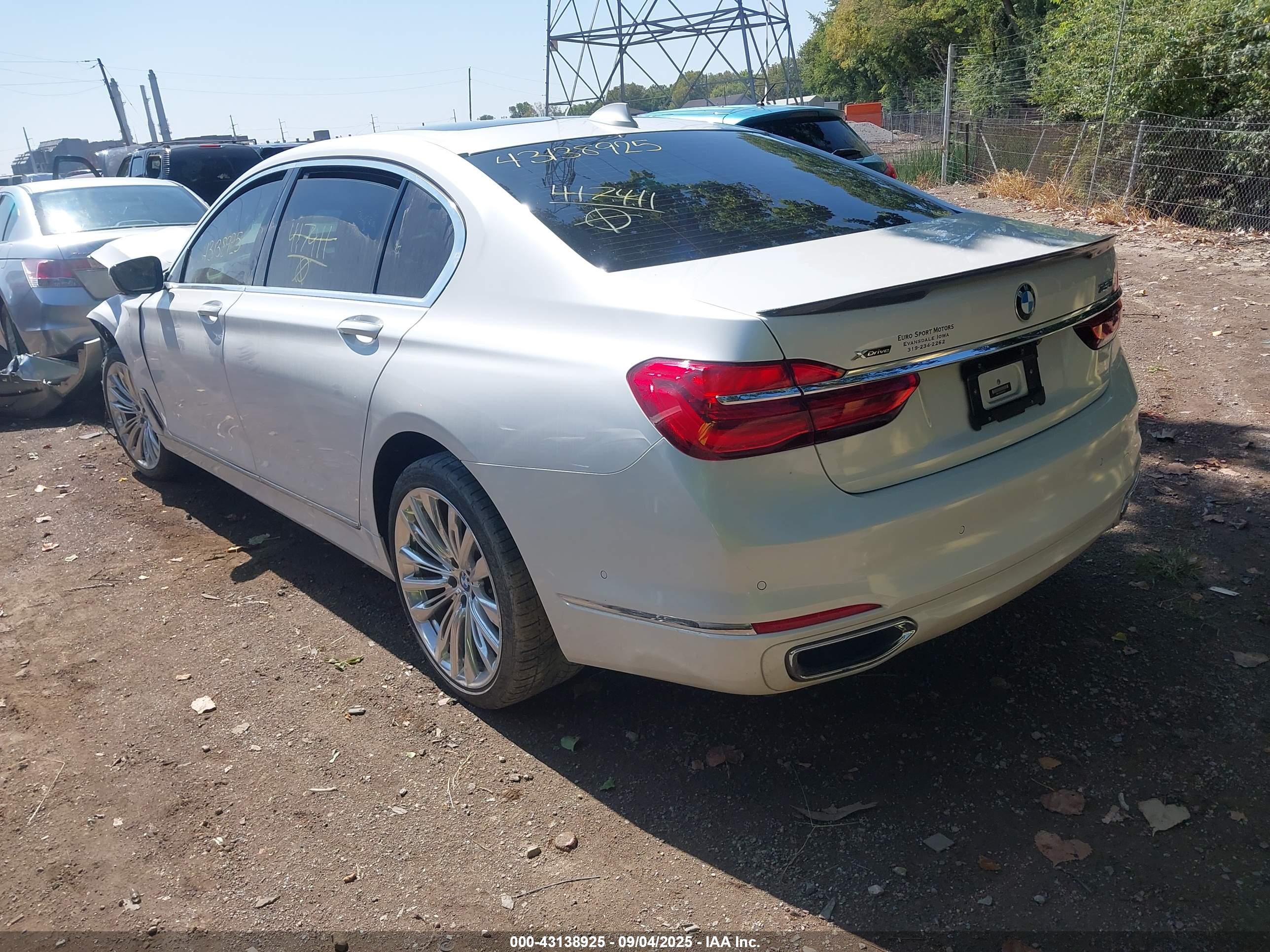 BMW 750I image 3