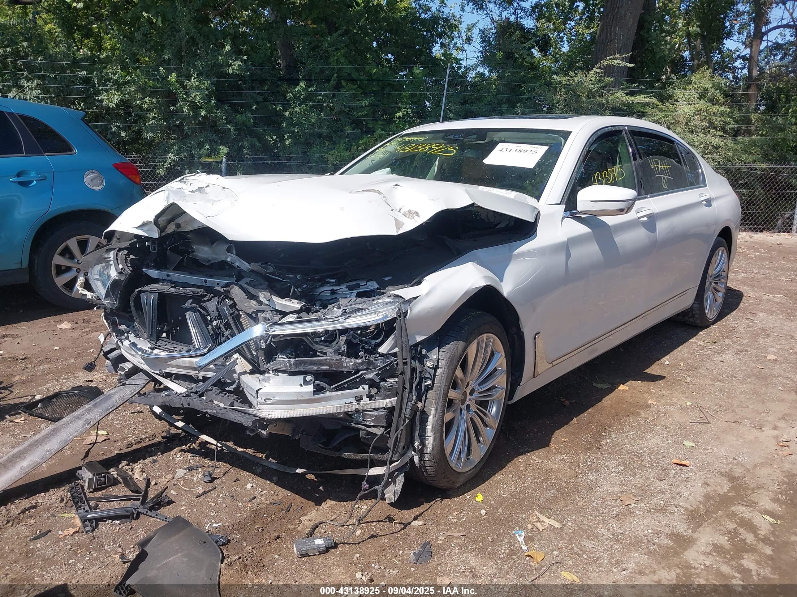 BMW 750I image 6