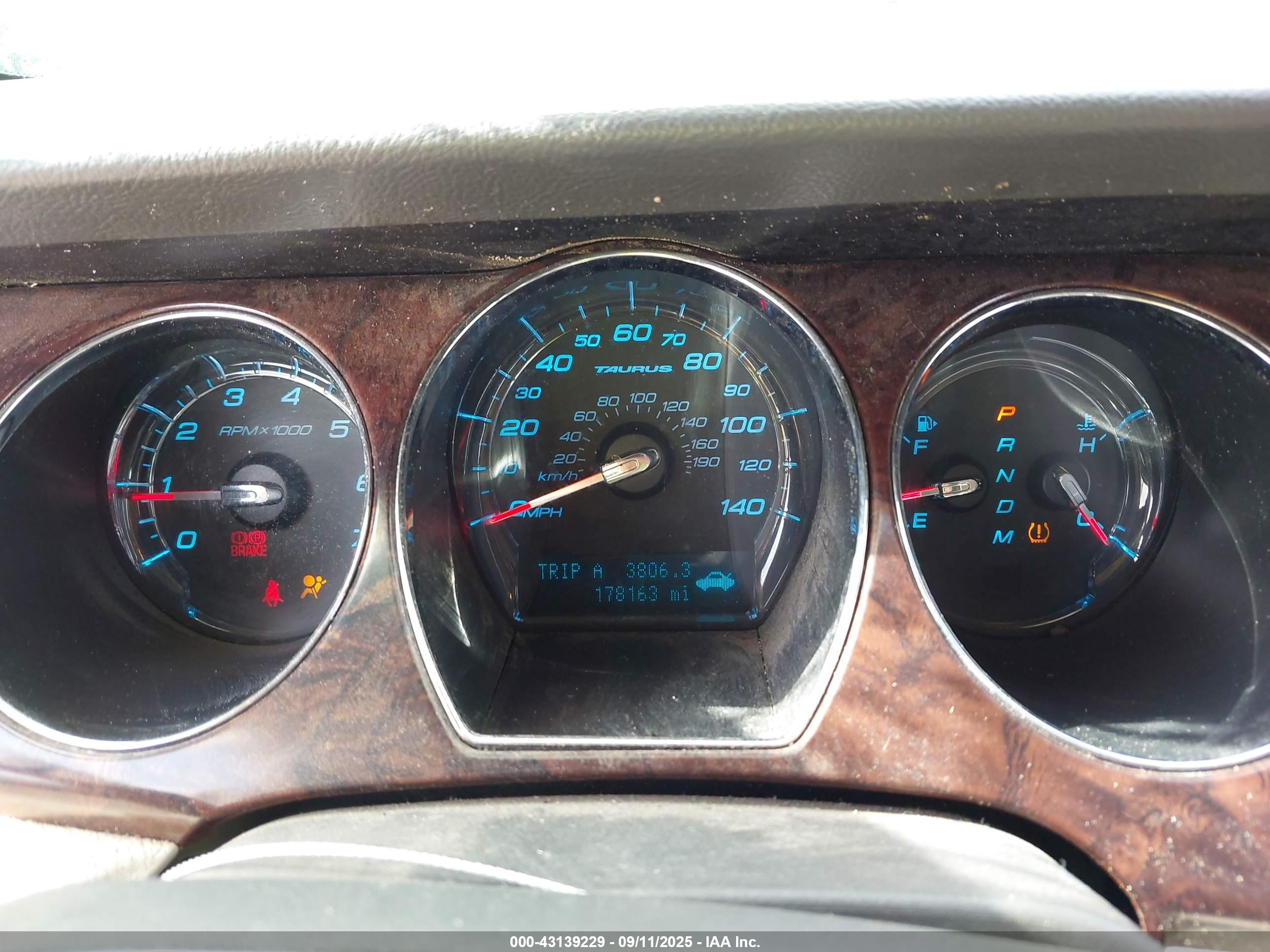 FORD TAURUS image 7