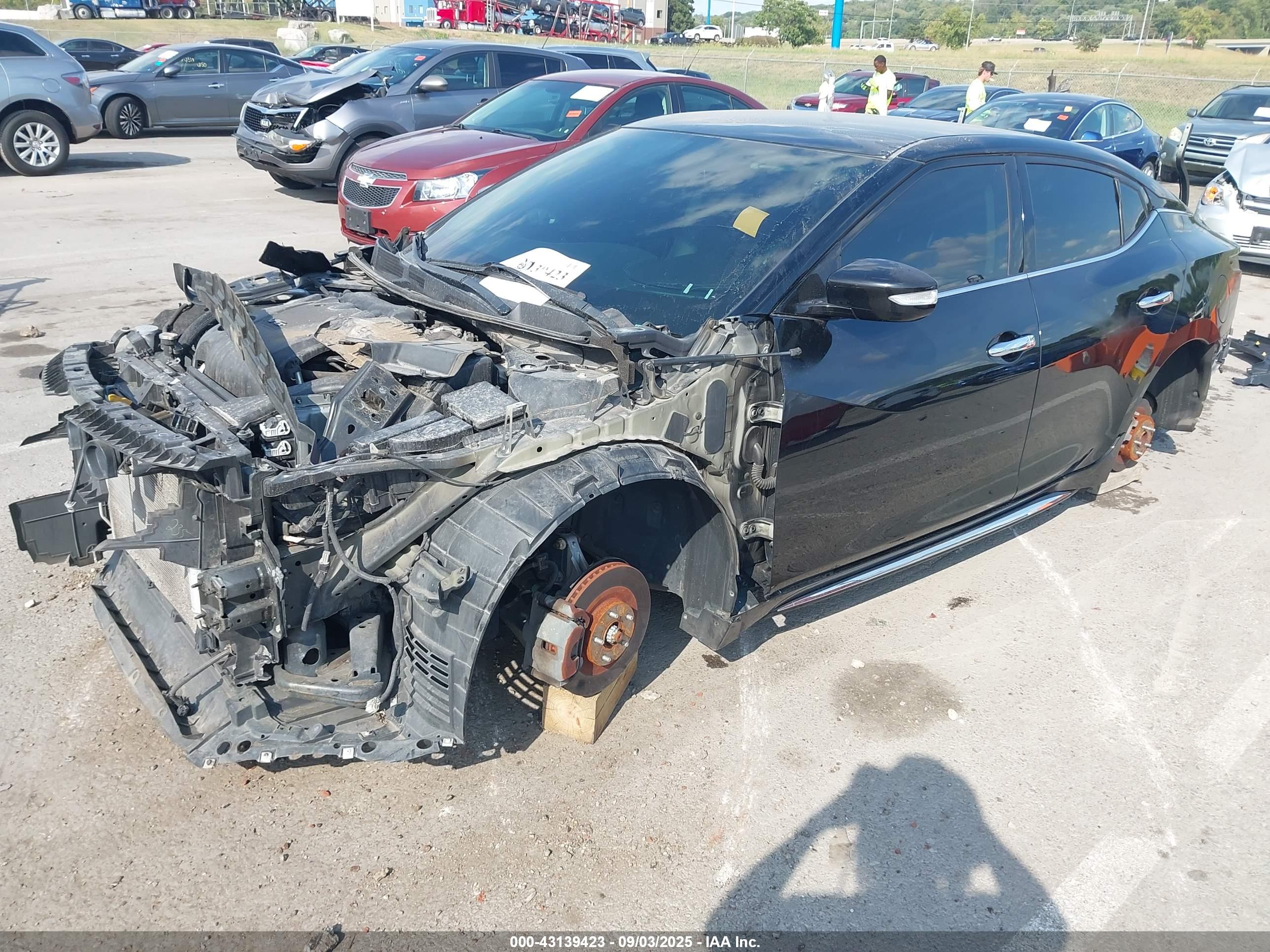 NISSAN MAXIMA image 2