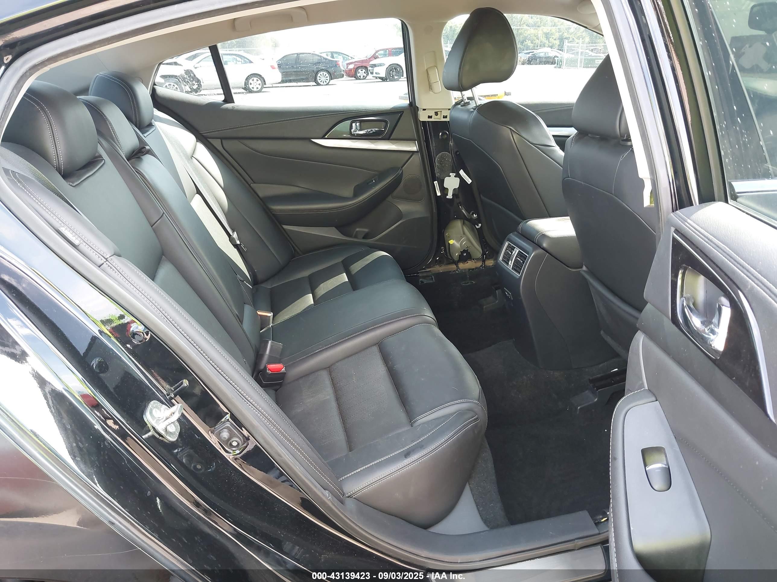 NISSAN MAXIMA image 8