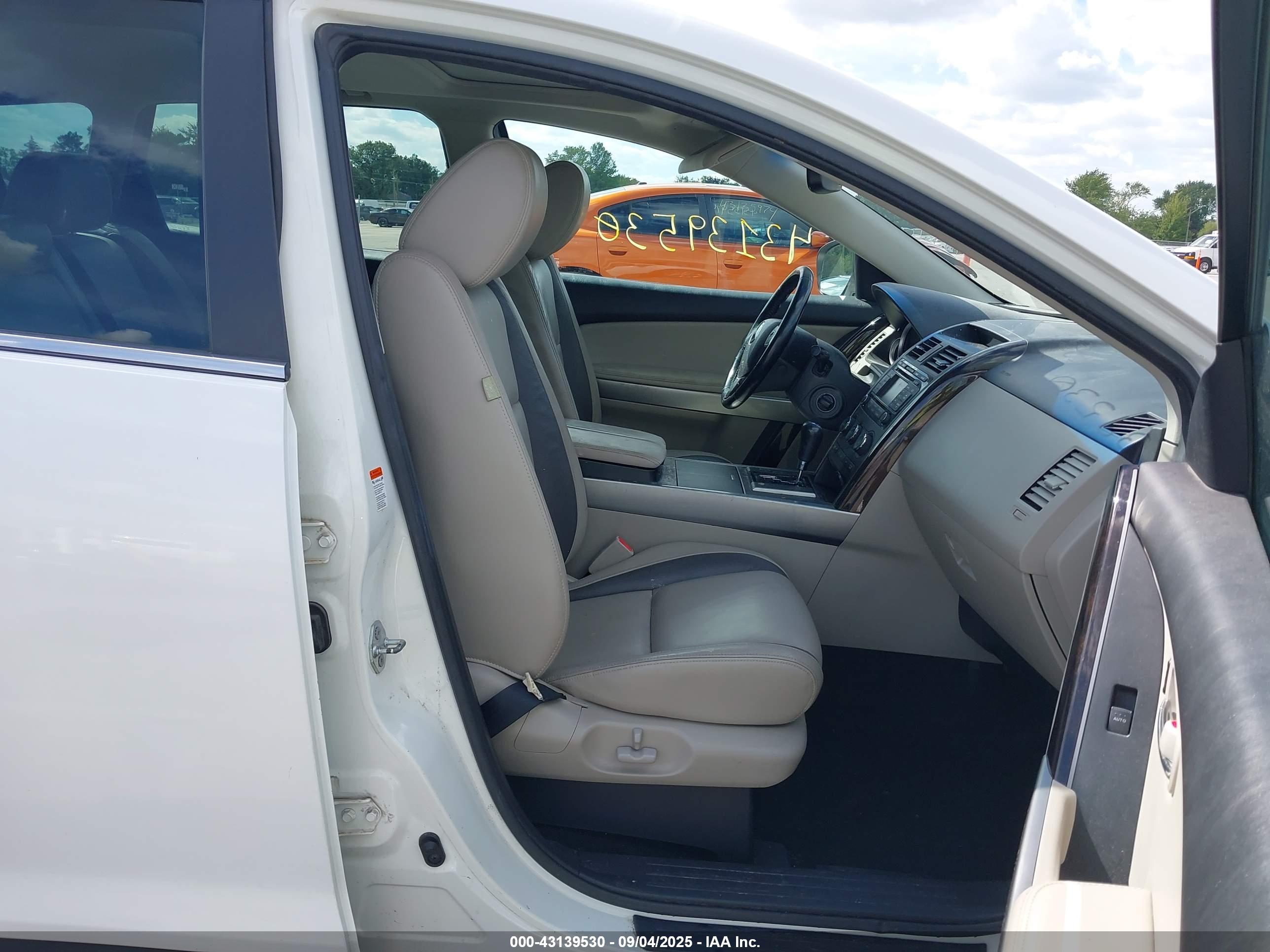 MAZDA CX-9 image 5