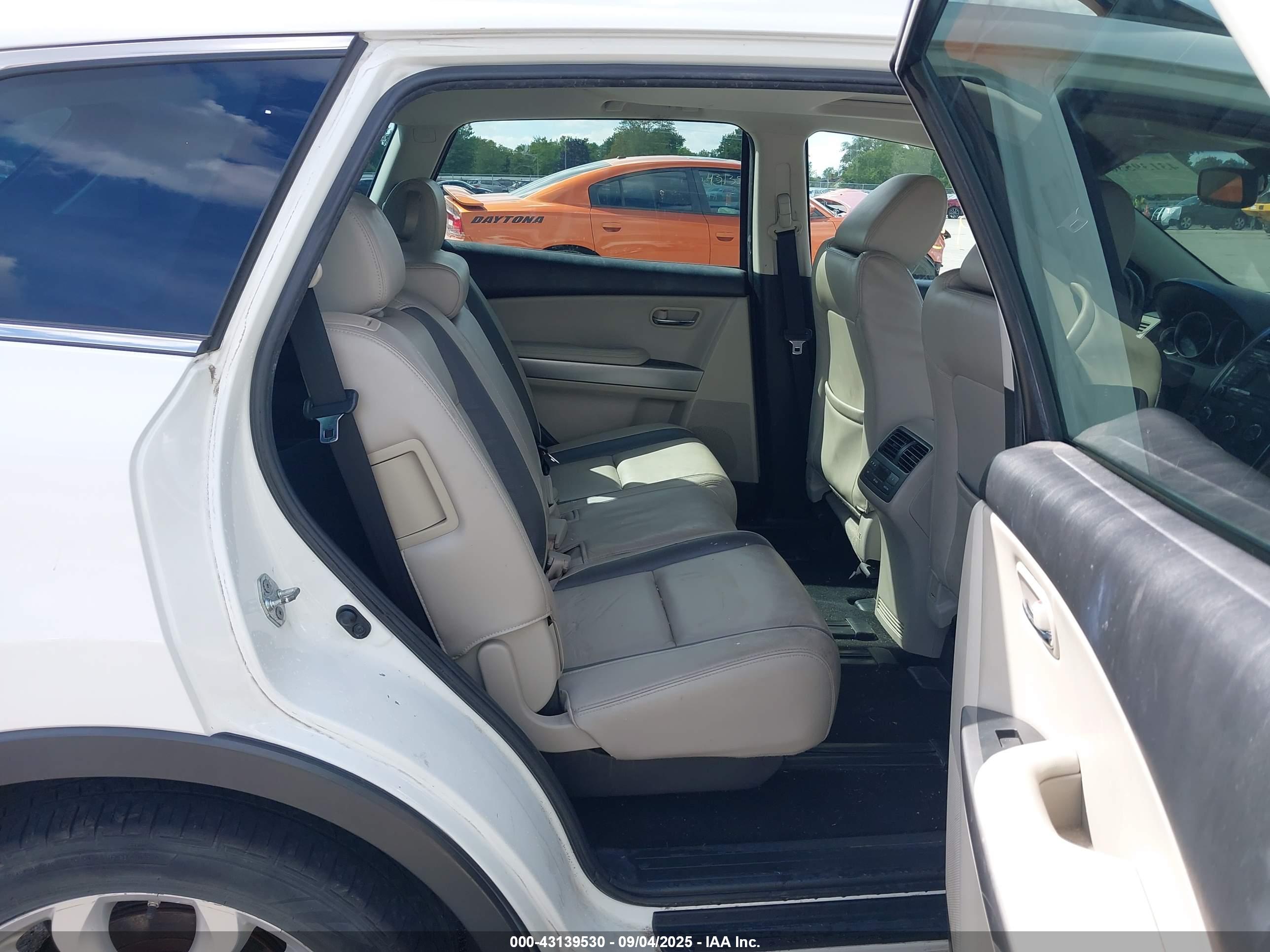 MAZDA CX-9 image 8