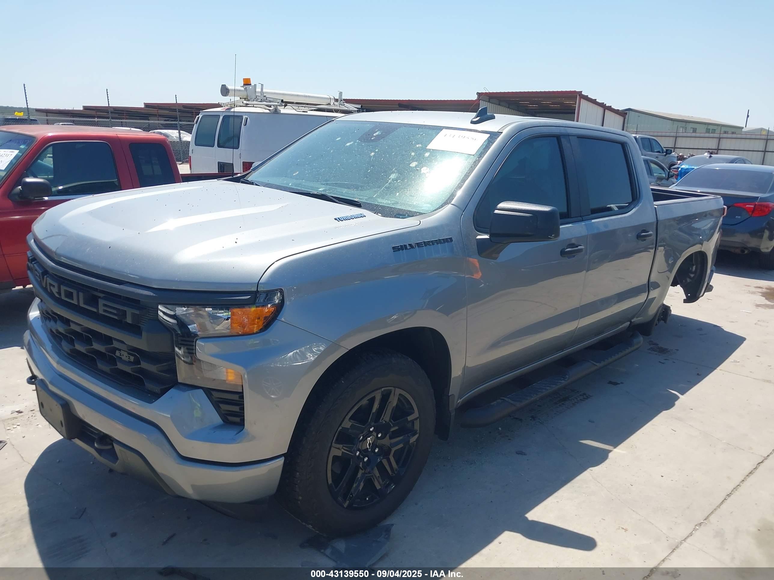 CHEVROLET SILVERADO image 2
