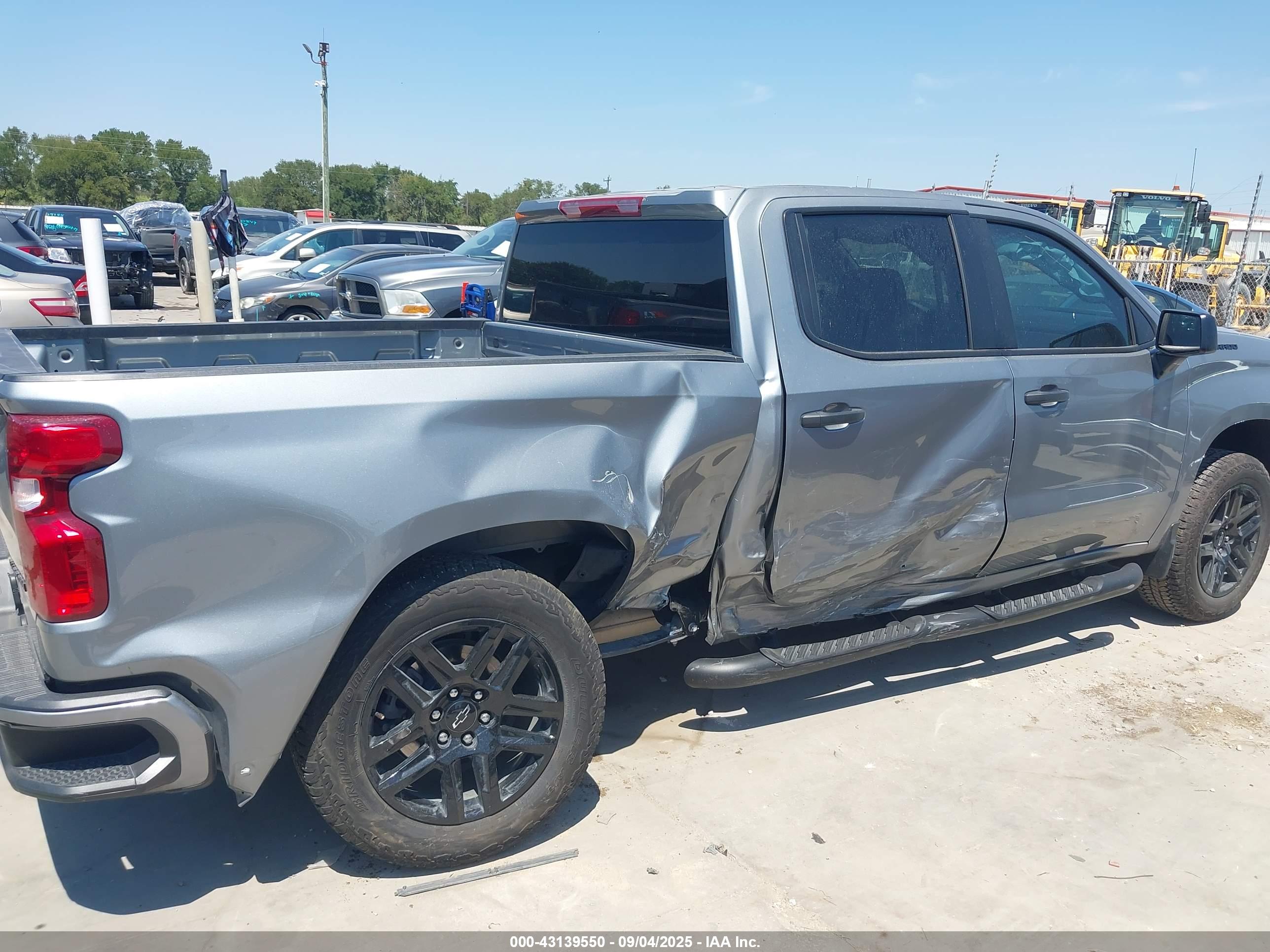 CHEVROLET SILVERADO image 6
