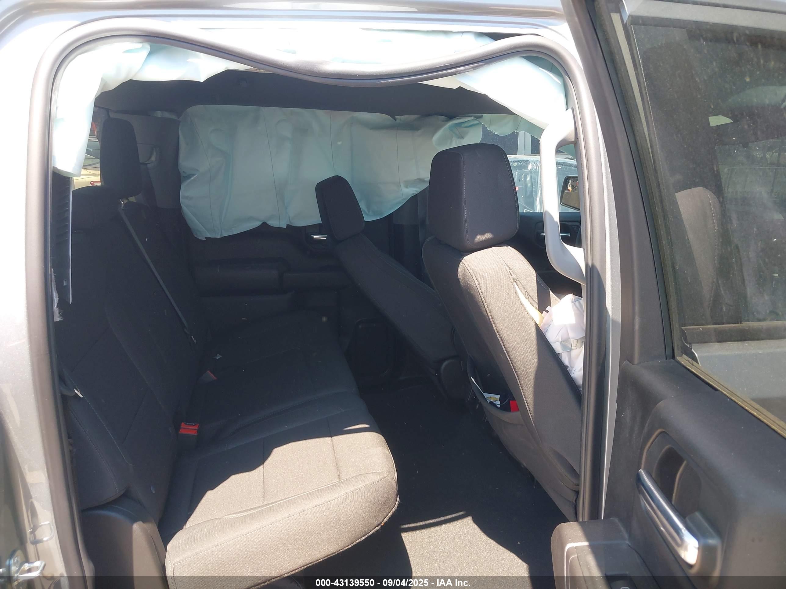 CHEVROLET SILVERADO image 8