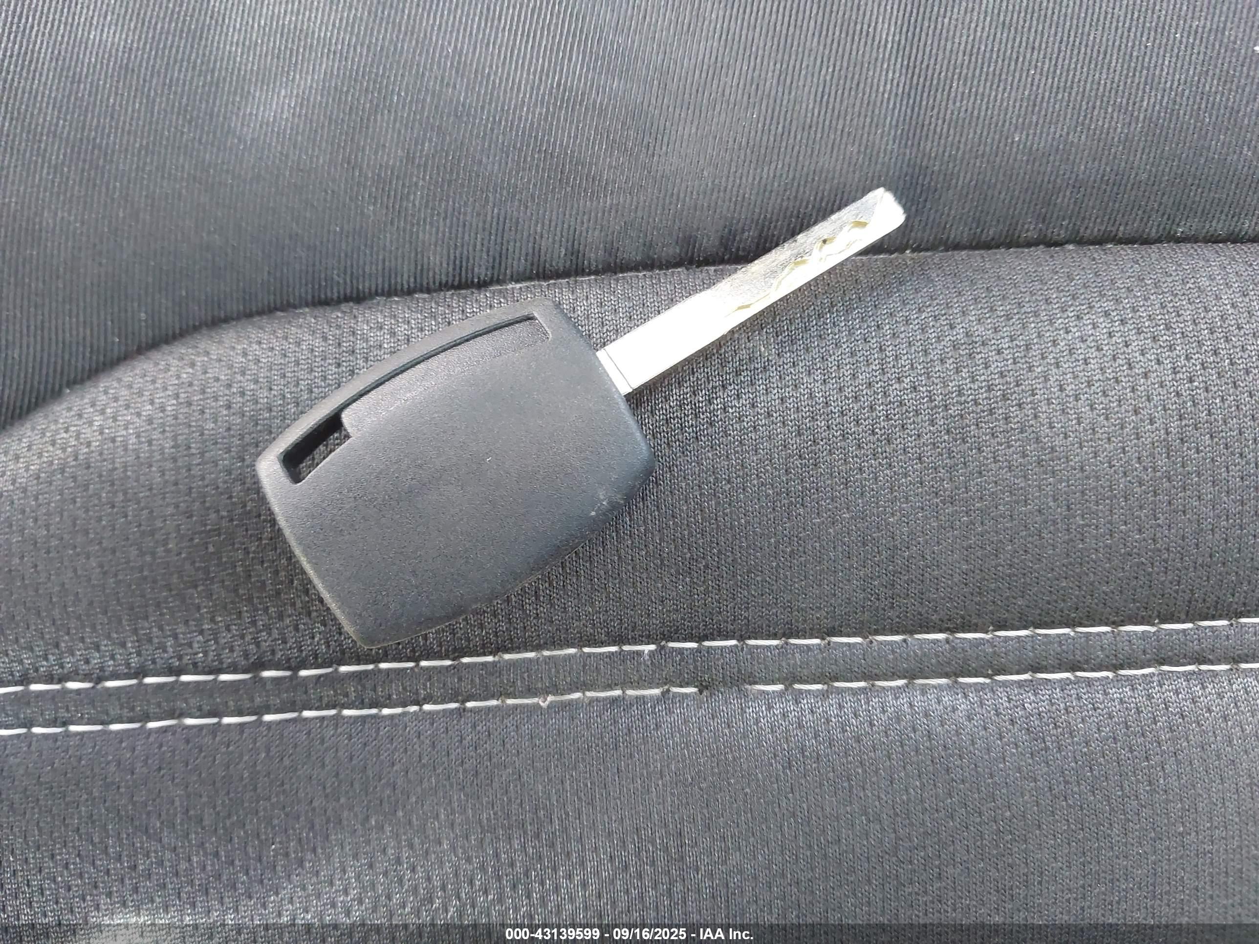 FORD FUSION image 11
