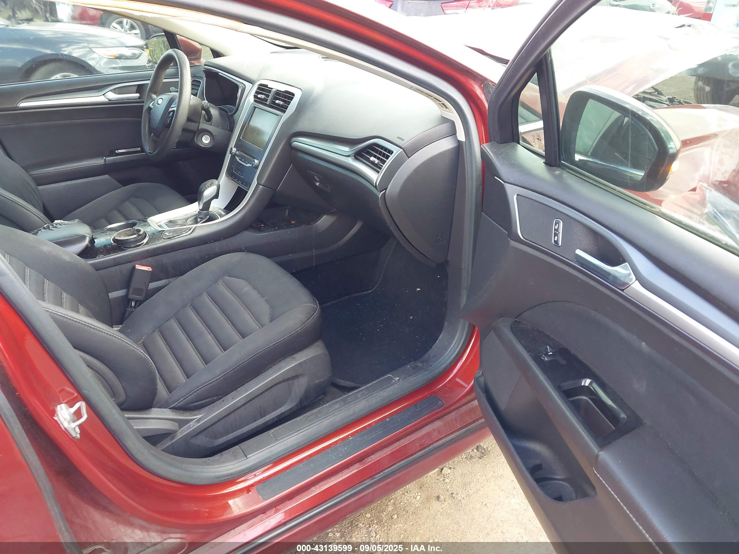 FORD FUSION image 5