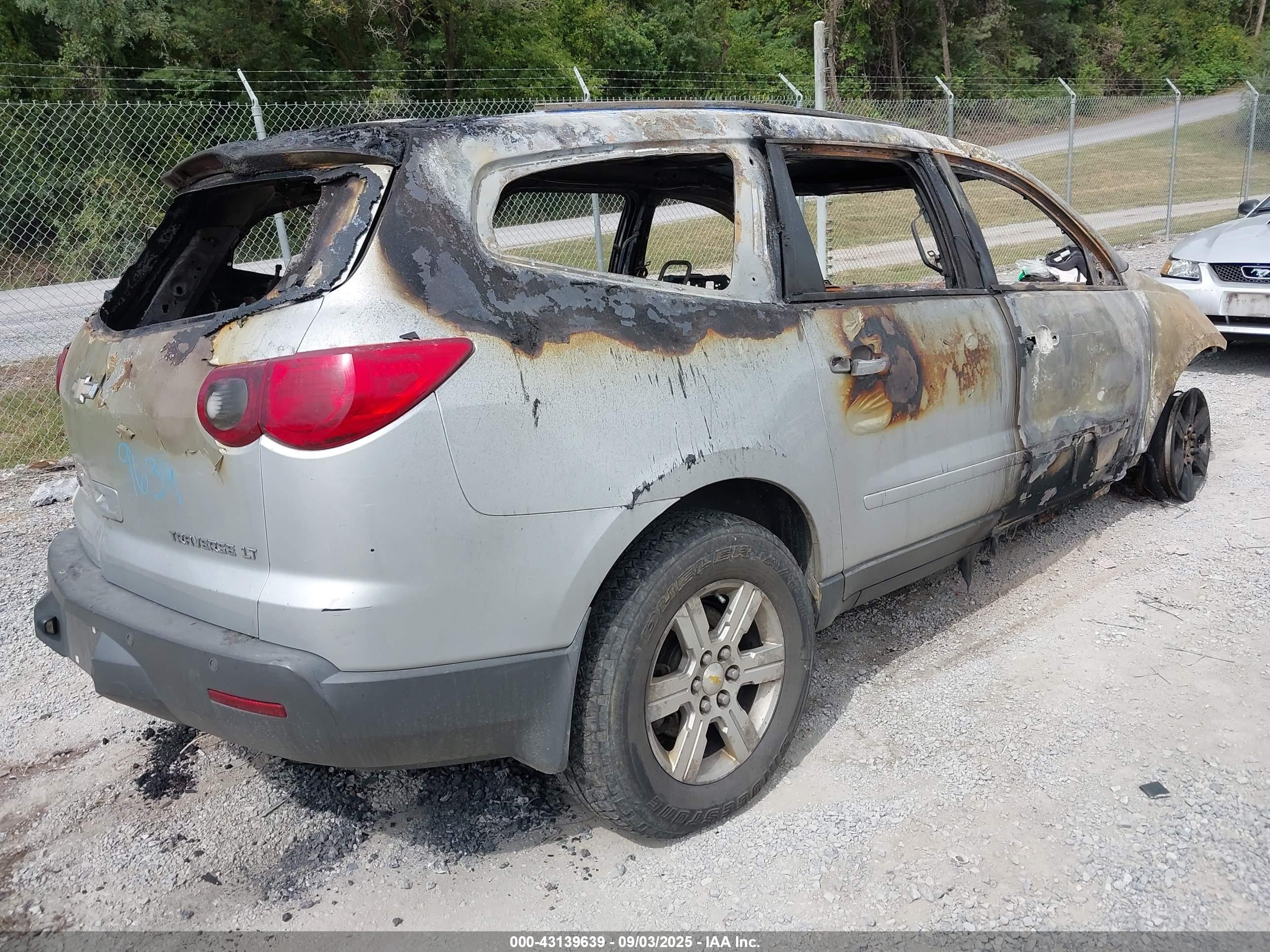 CHEVROLET TRAVERSE image 4