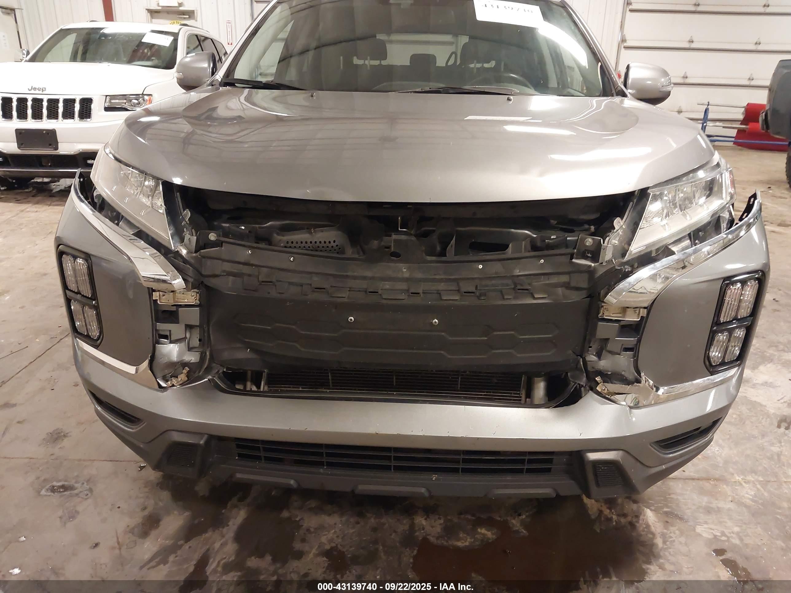 MITSUBISHI OUTLANDER image 6