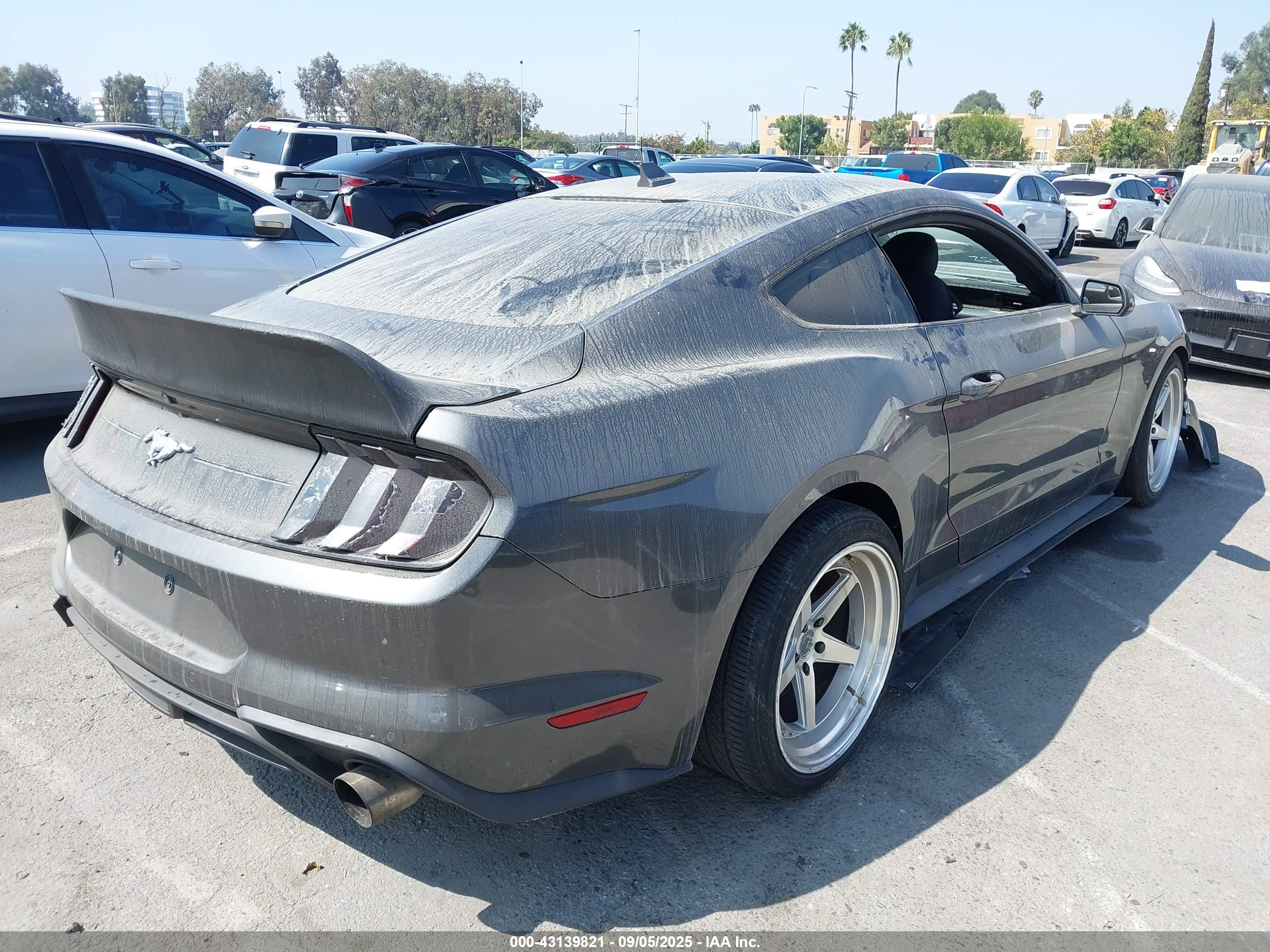 FORD MUSTANG image 4