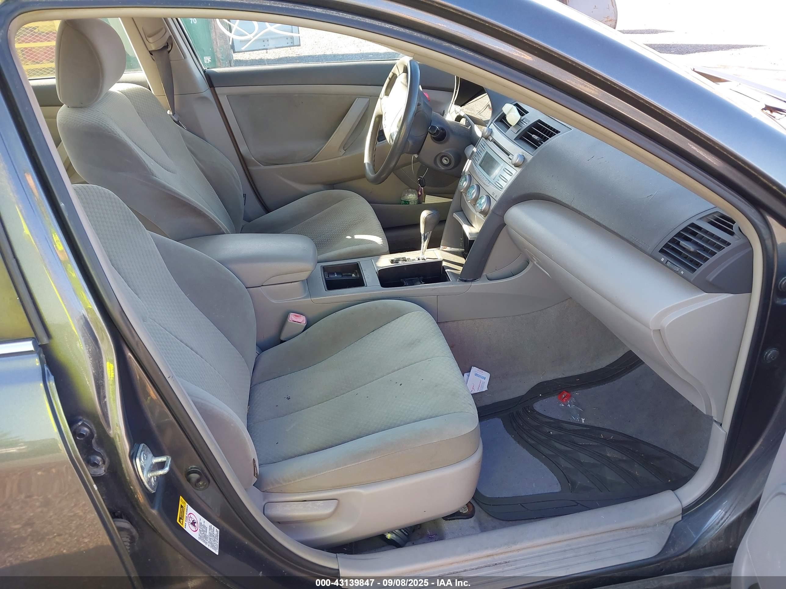 TOYOTA CAMRY image 5
