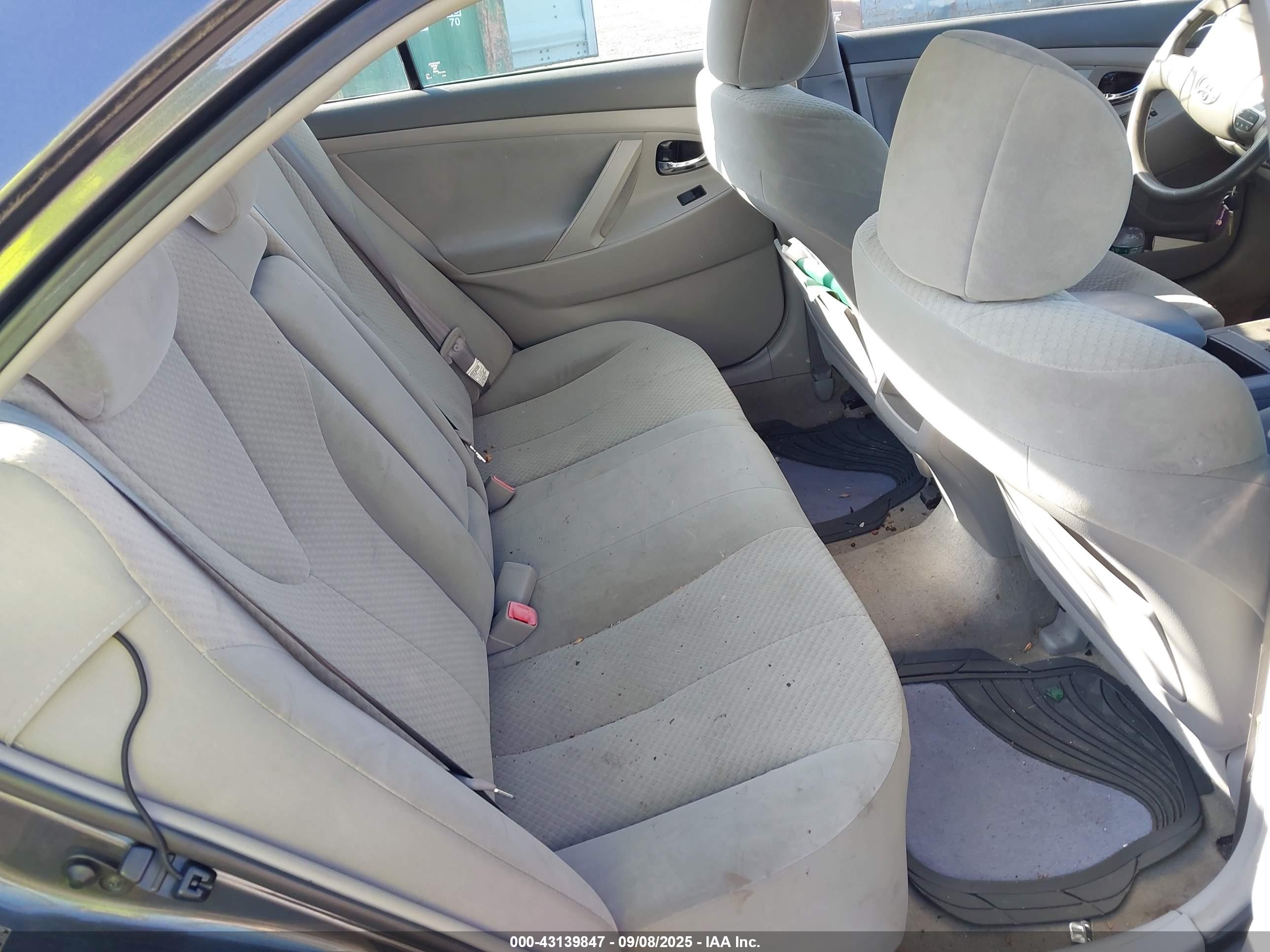TOYOTA CAMRY image 8
