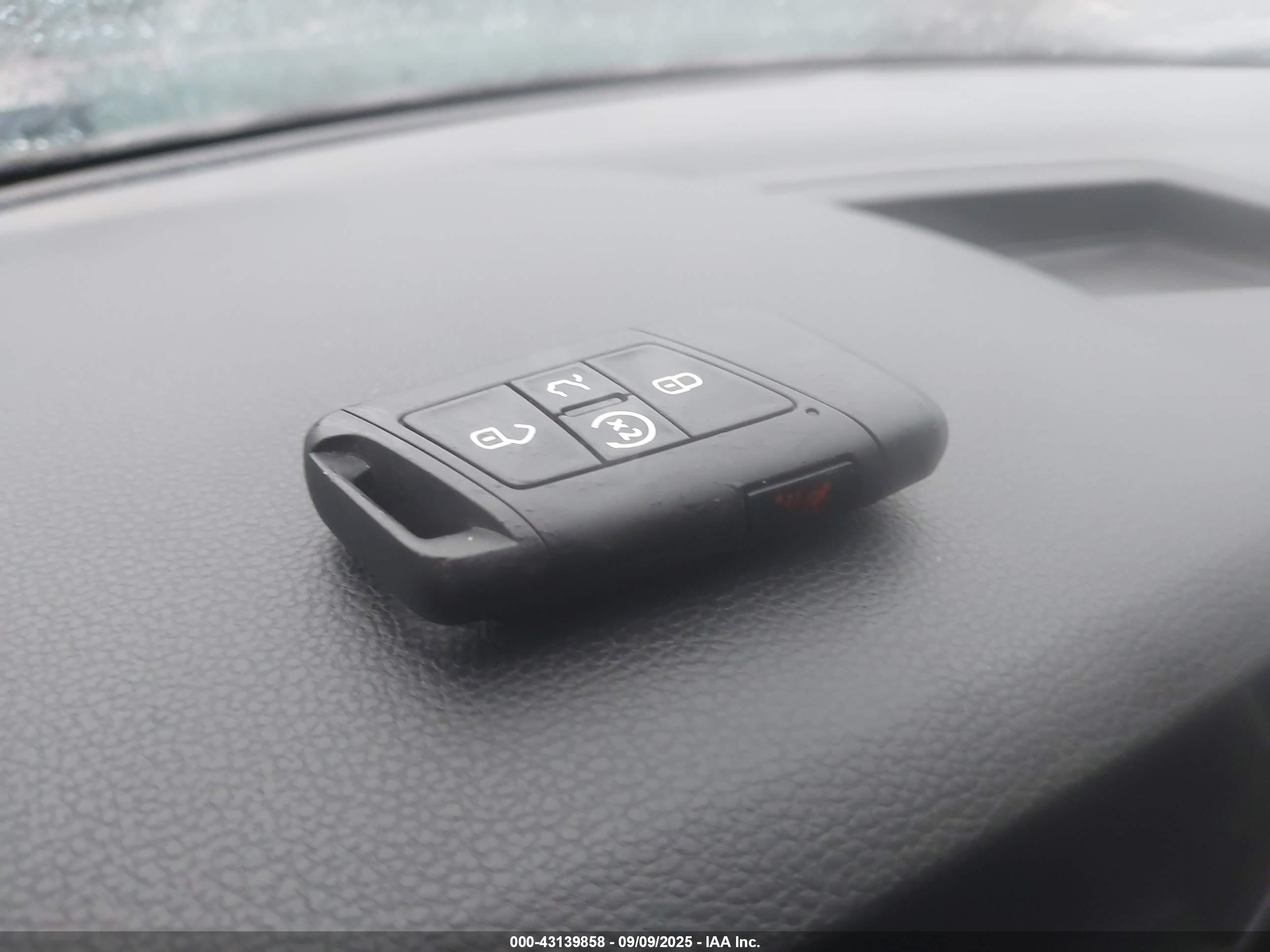 VOLKSWAGEN TIGUAN image 11