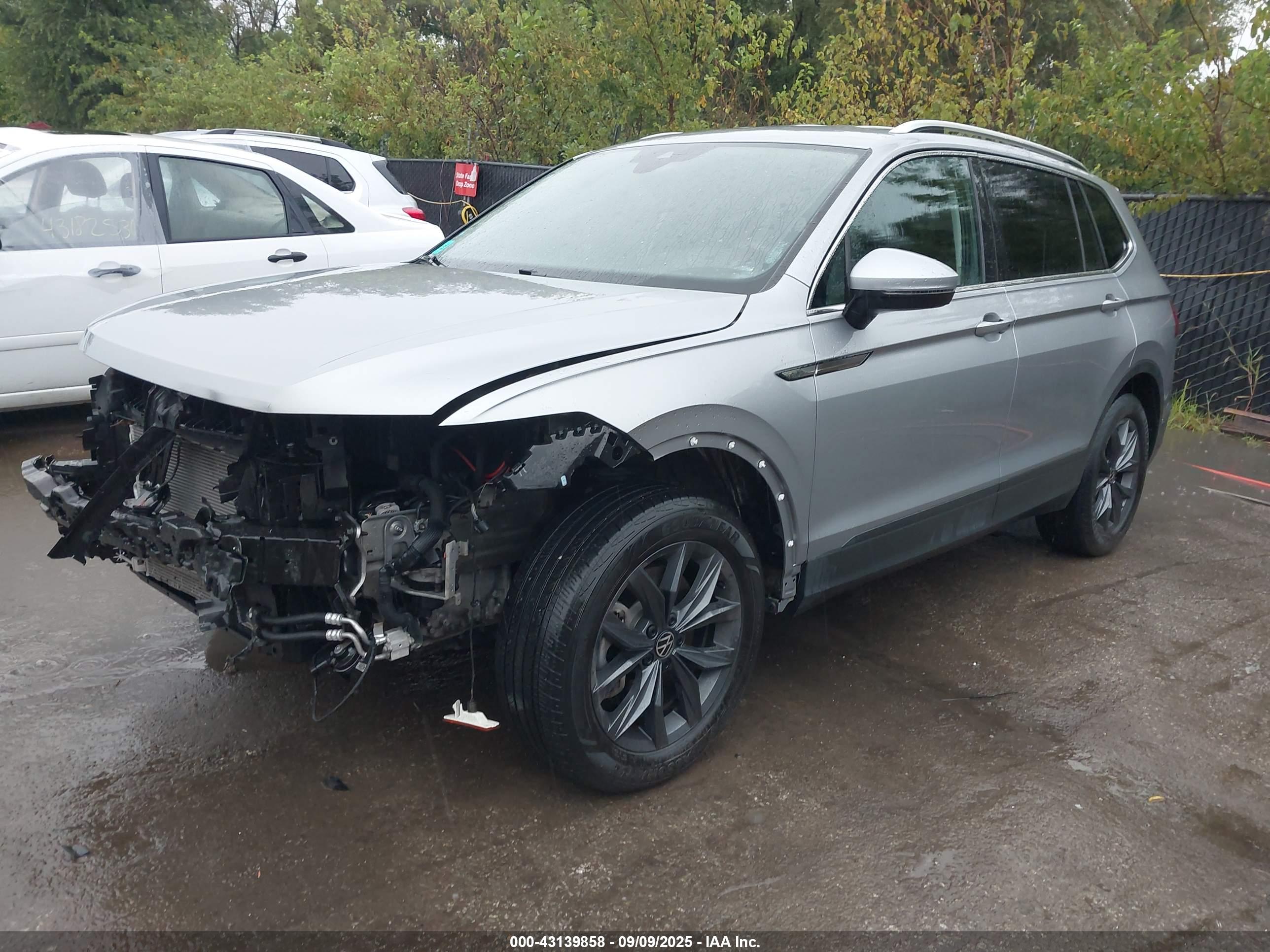 VOLKSWAGEN TIGUAN image 2
