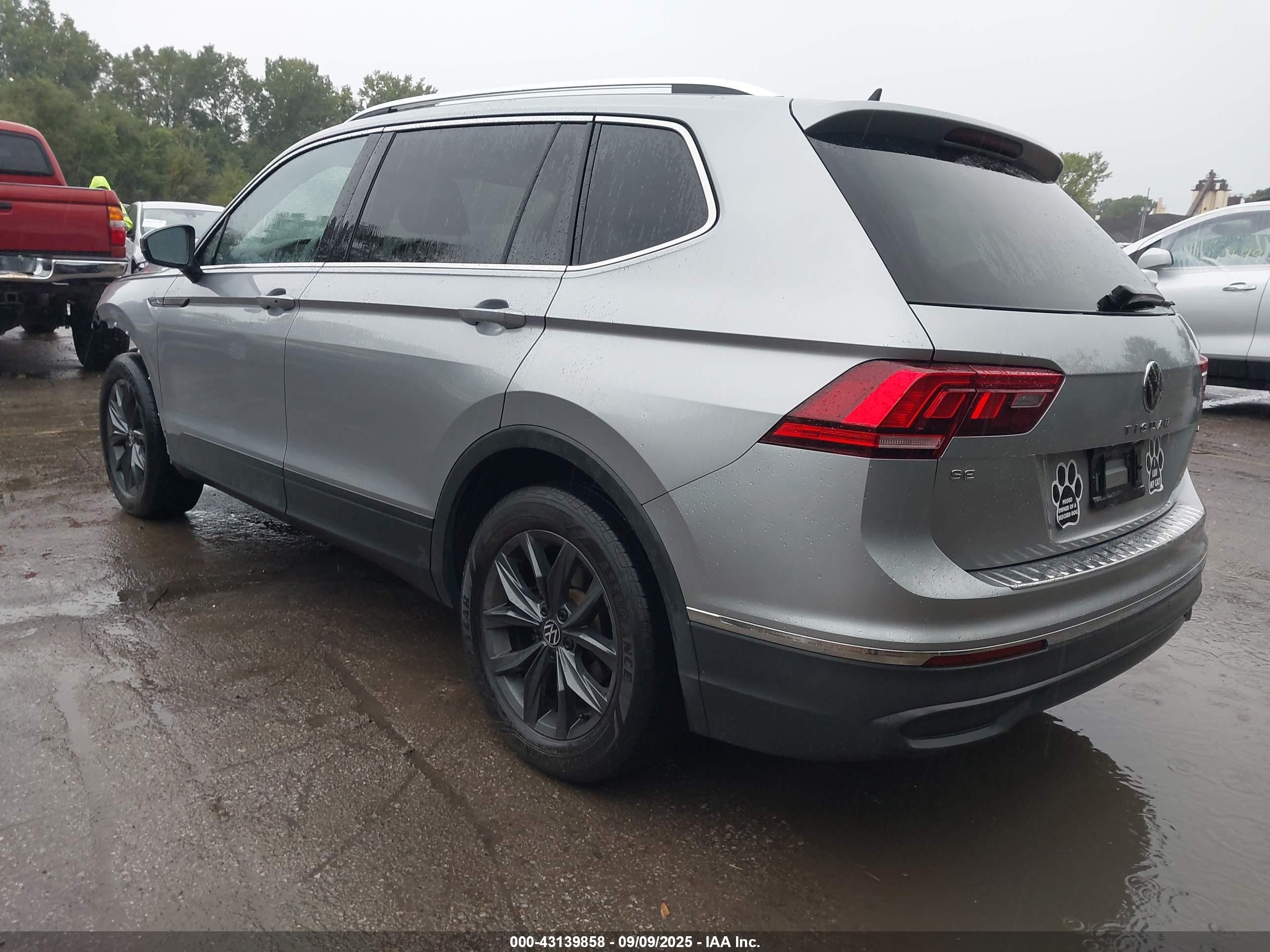 VOLKSWAGEN TIGUAN image 3