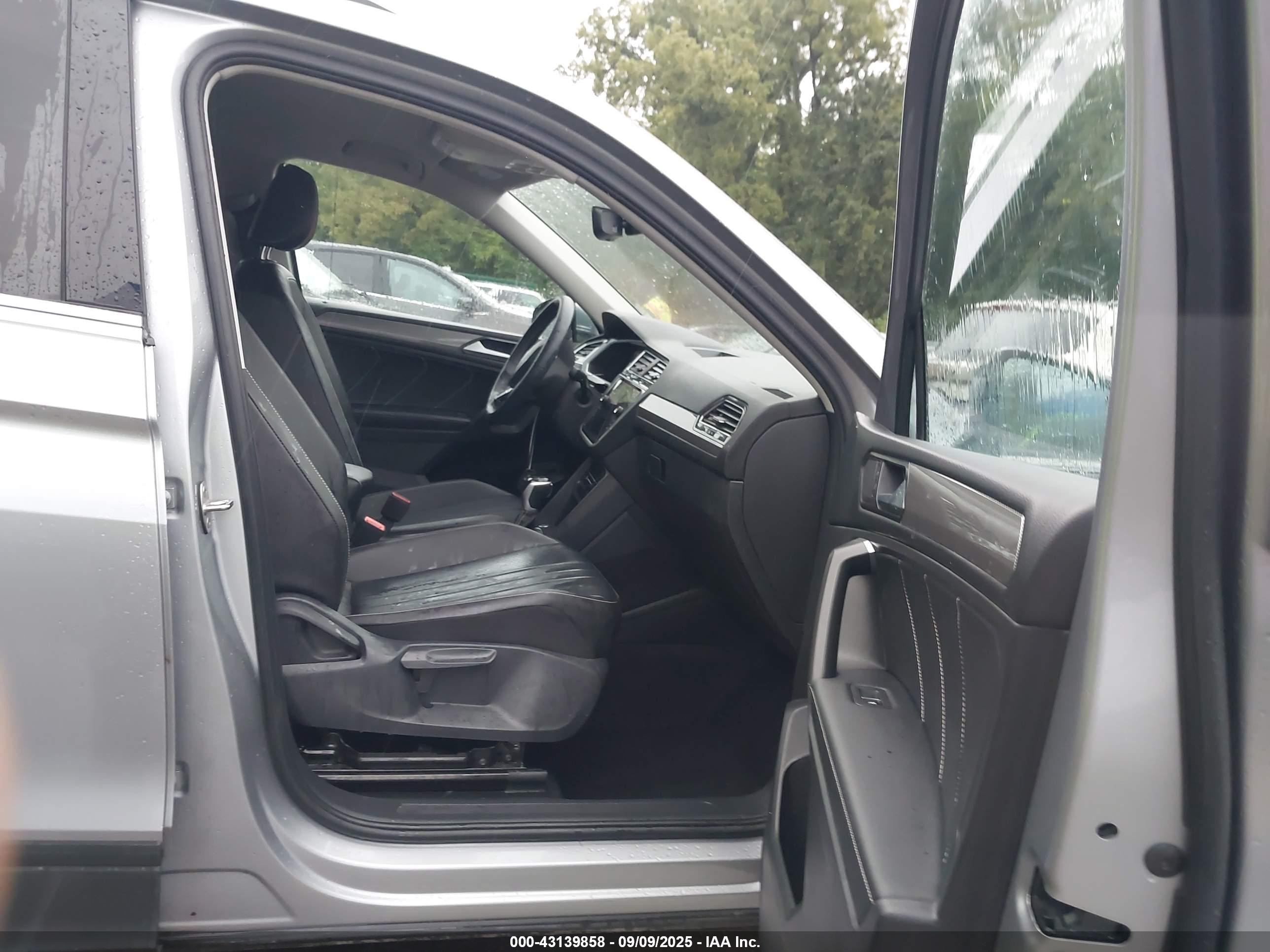 VOLKSWAGEN TIGUAN image 5