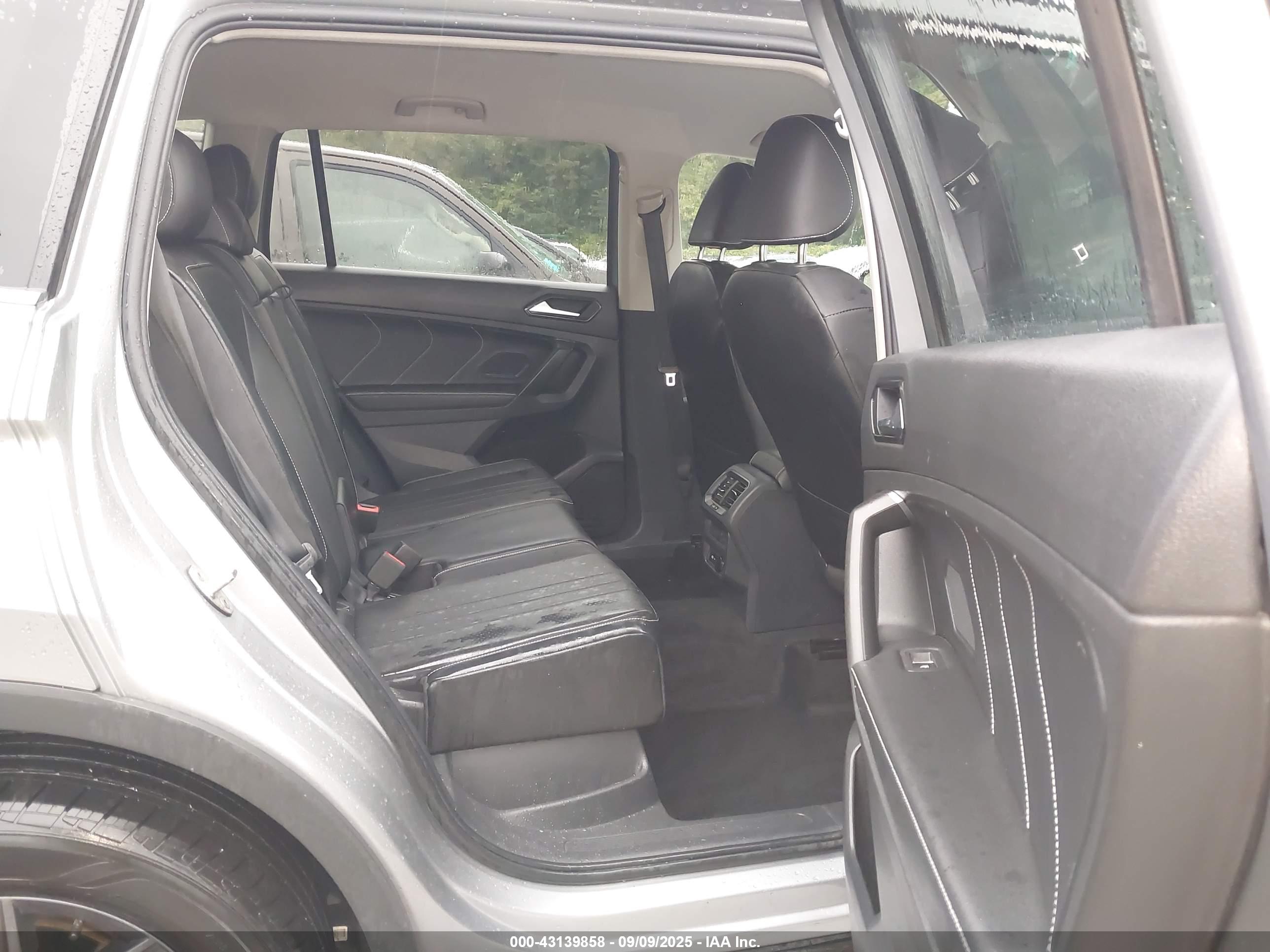 VOLKSWAGEN TIGUAN image 8