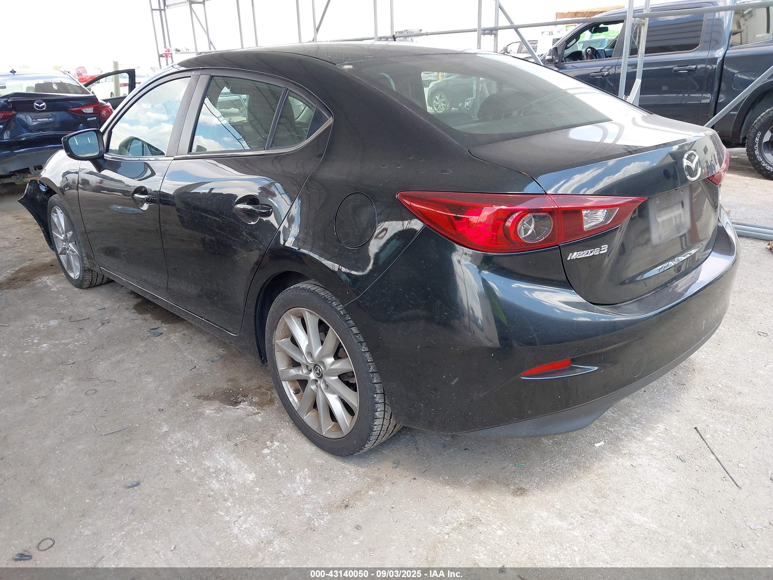 MAZDA MAZDA3 image 3