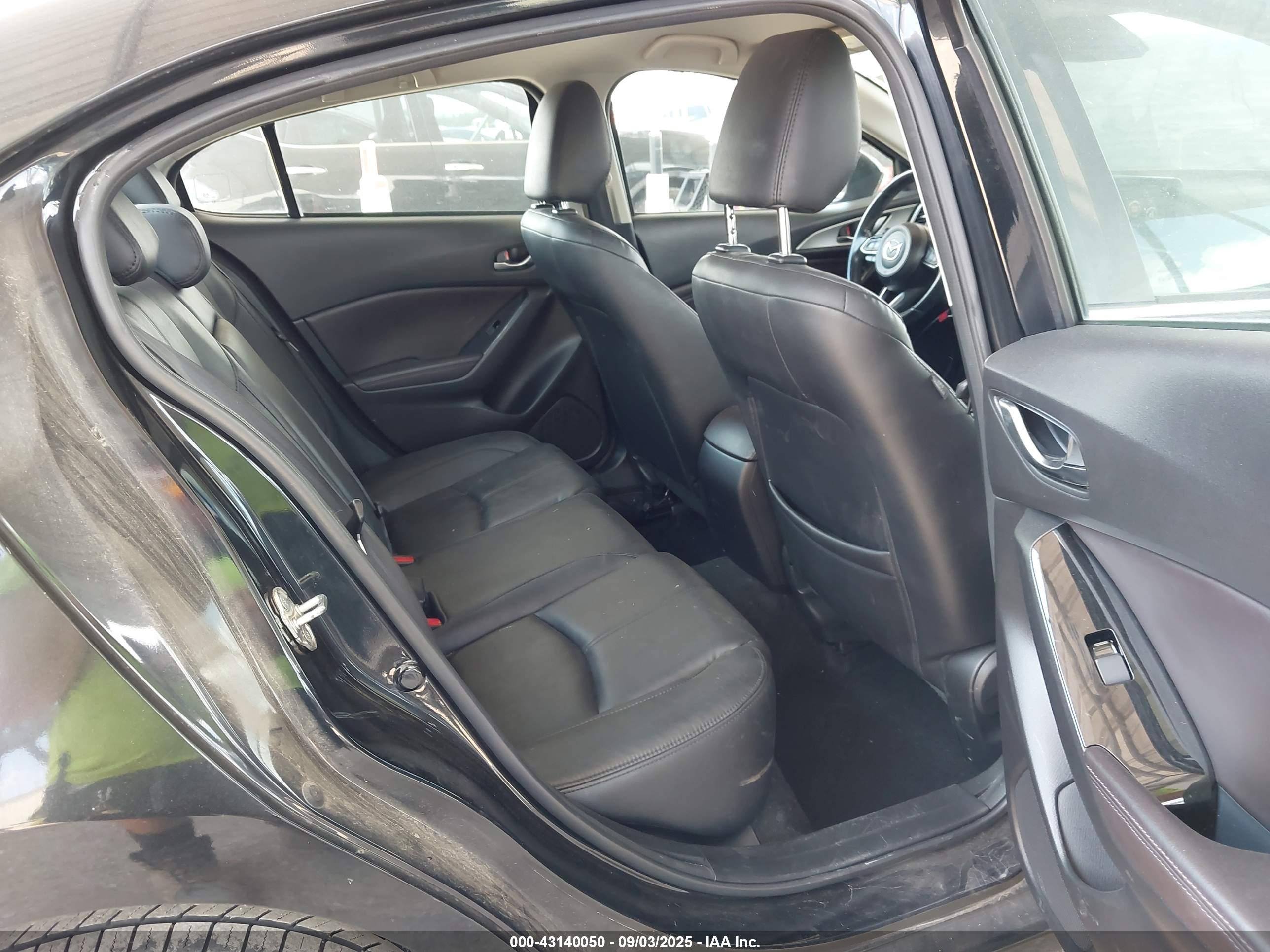 MAZDA MAZDA3 image 8