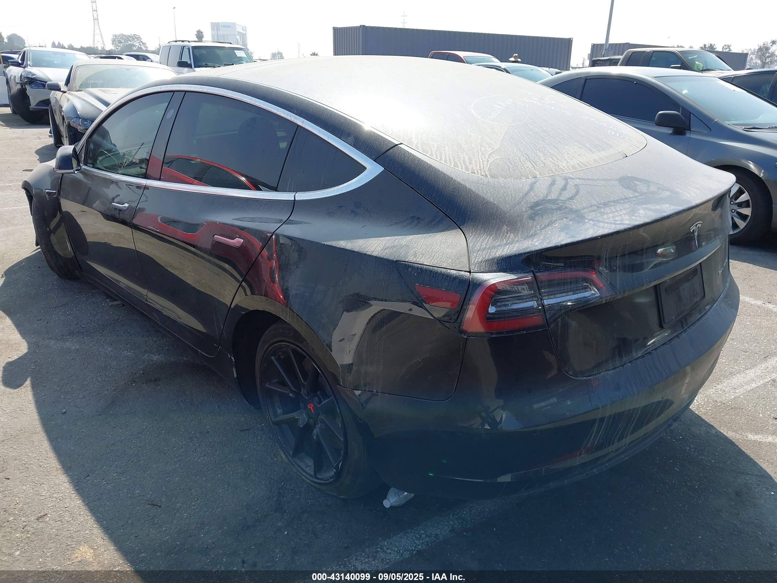 TESLA MODEL image 3