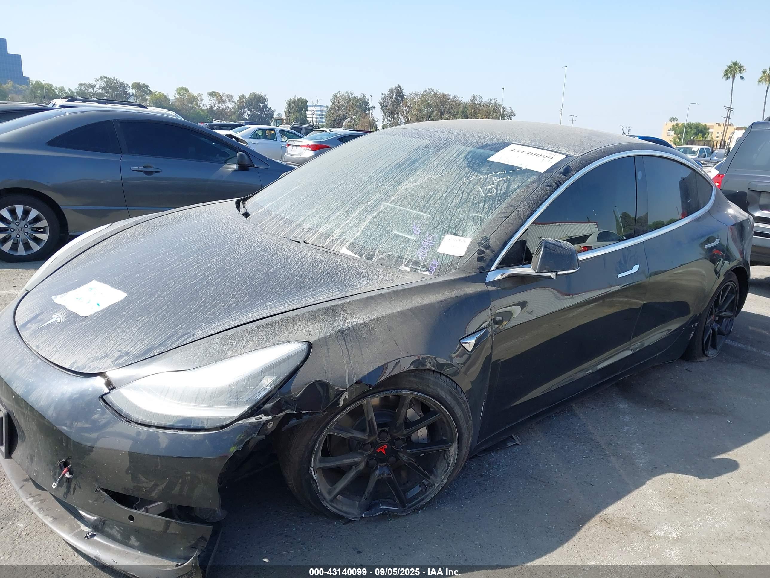 TESLA MODEL image 6